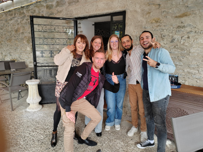 L'équipe Antiques Décorum : experts et passionnés d'objets anciens et vintage.