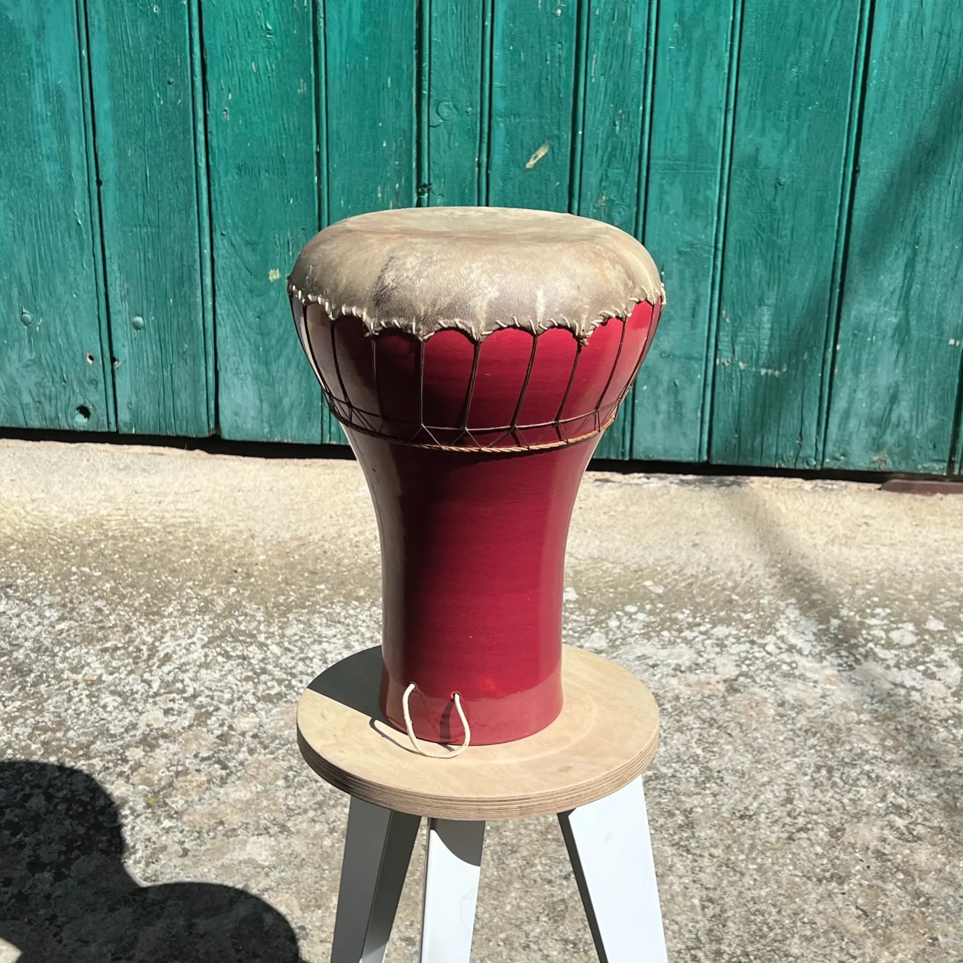 Djembé rouge – instrument déco ou musique