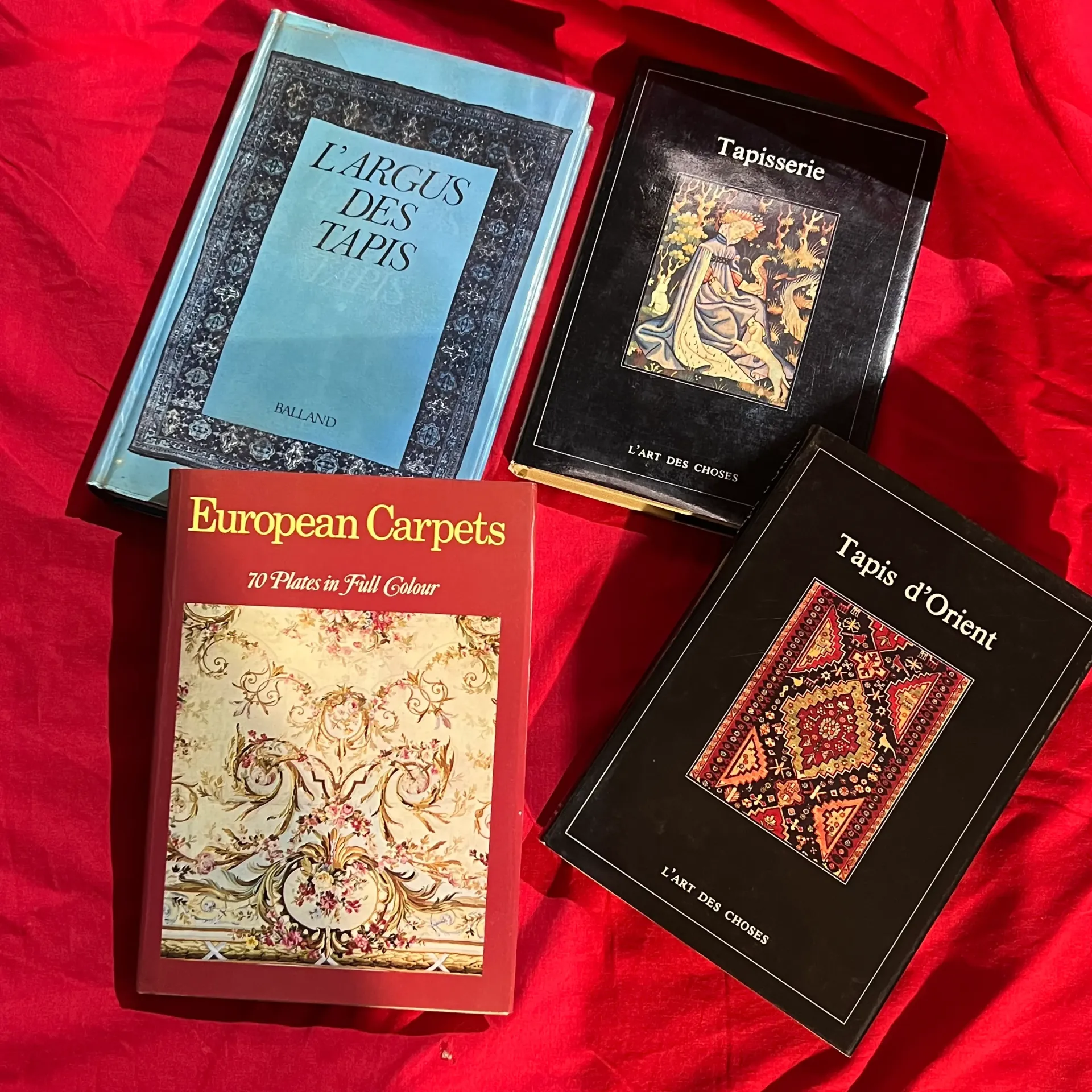 Lot 4 petits livres sur les tapis et la tapisserie