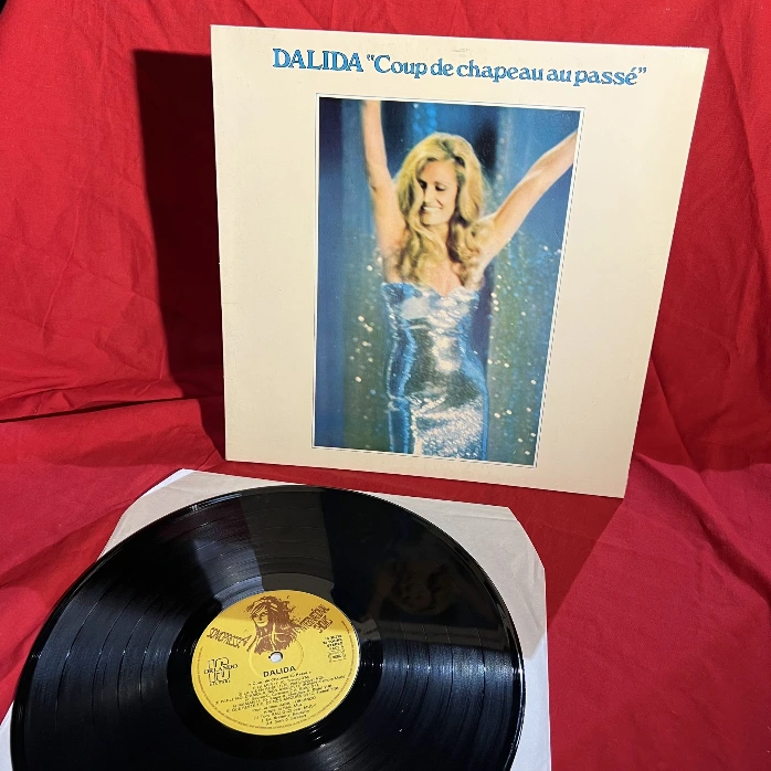 Vinyle 33T Dalida – Coup de chapeau au passé