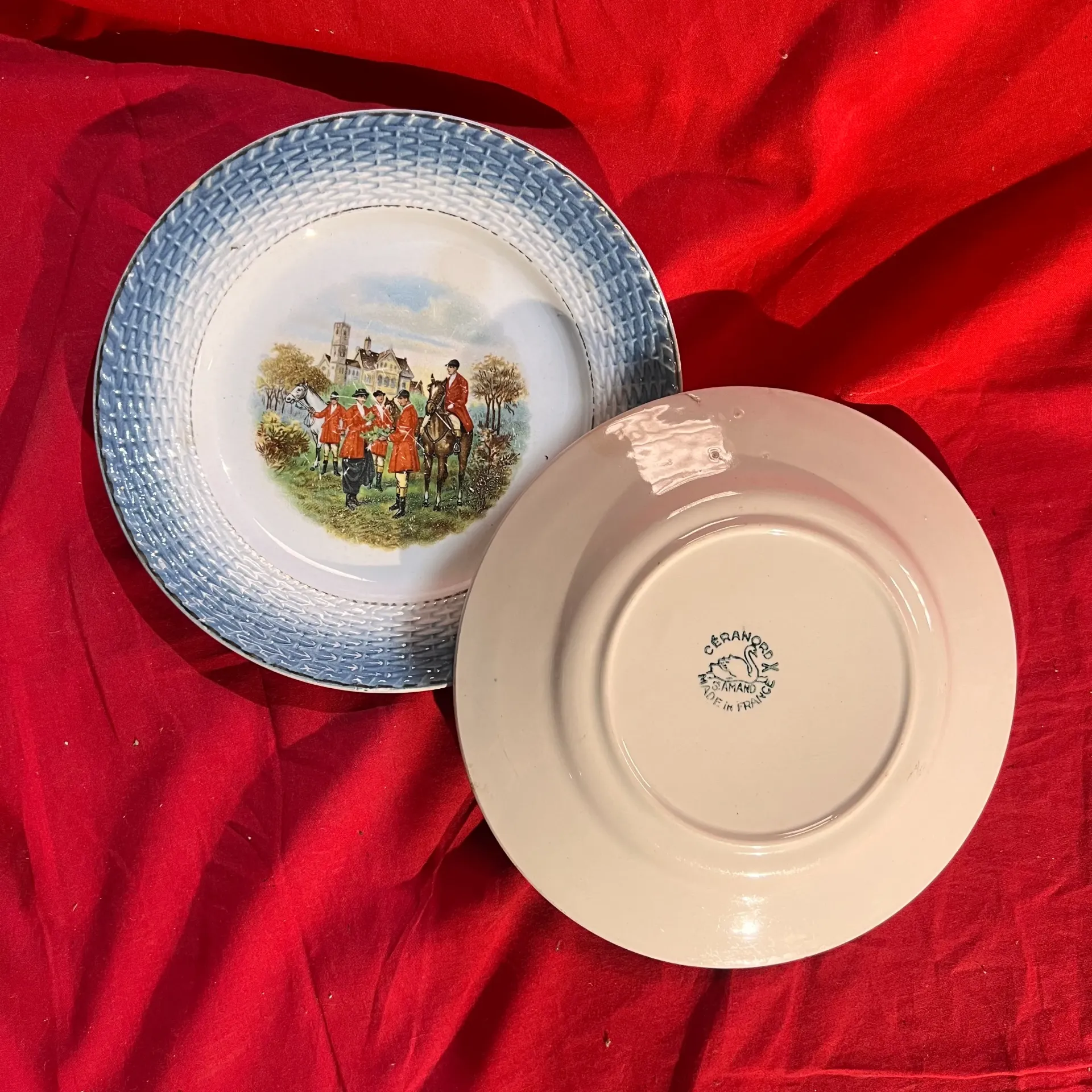 Paire d’assiettes Ceranord St Amand – décor militaire