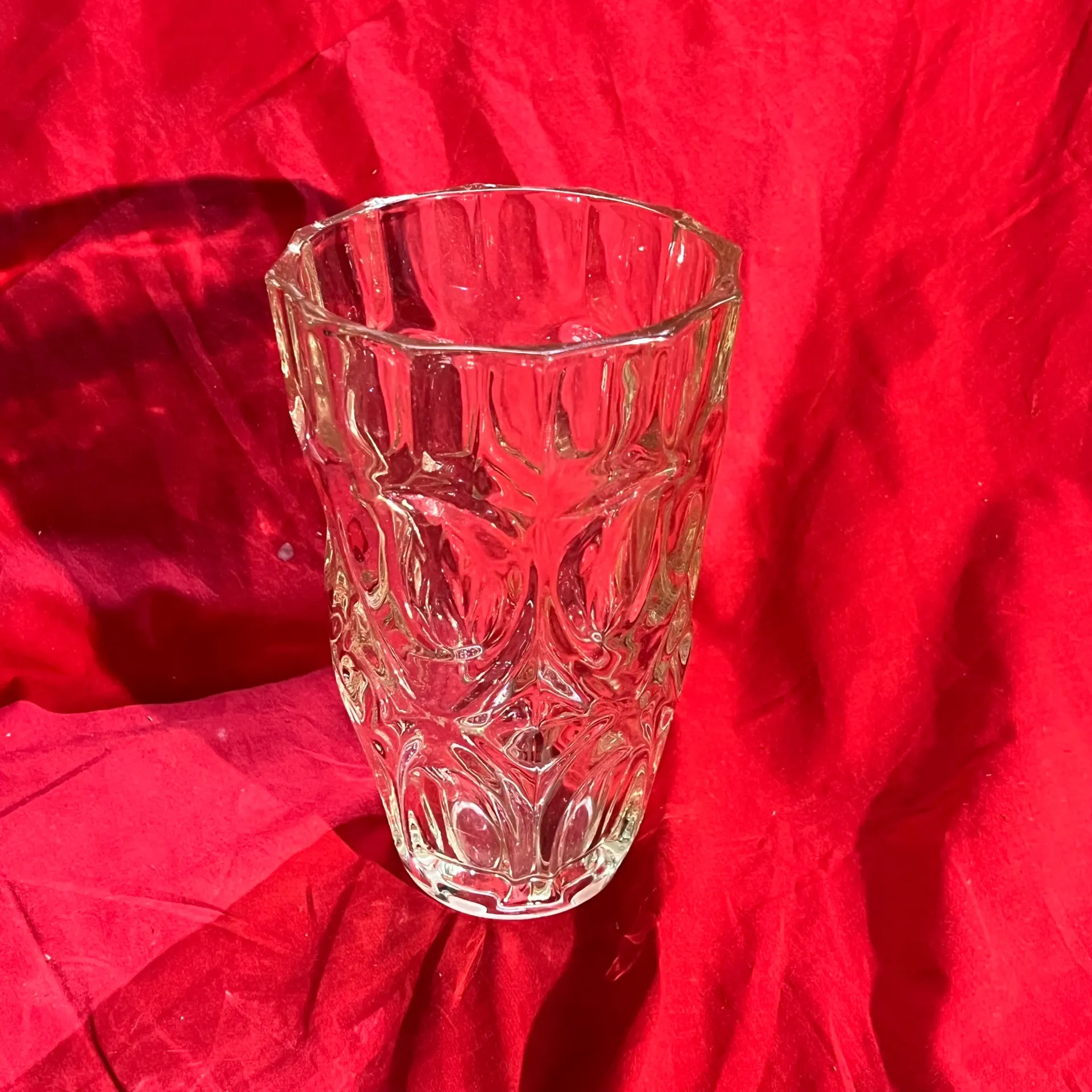 Vase en verre transparent