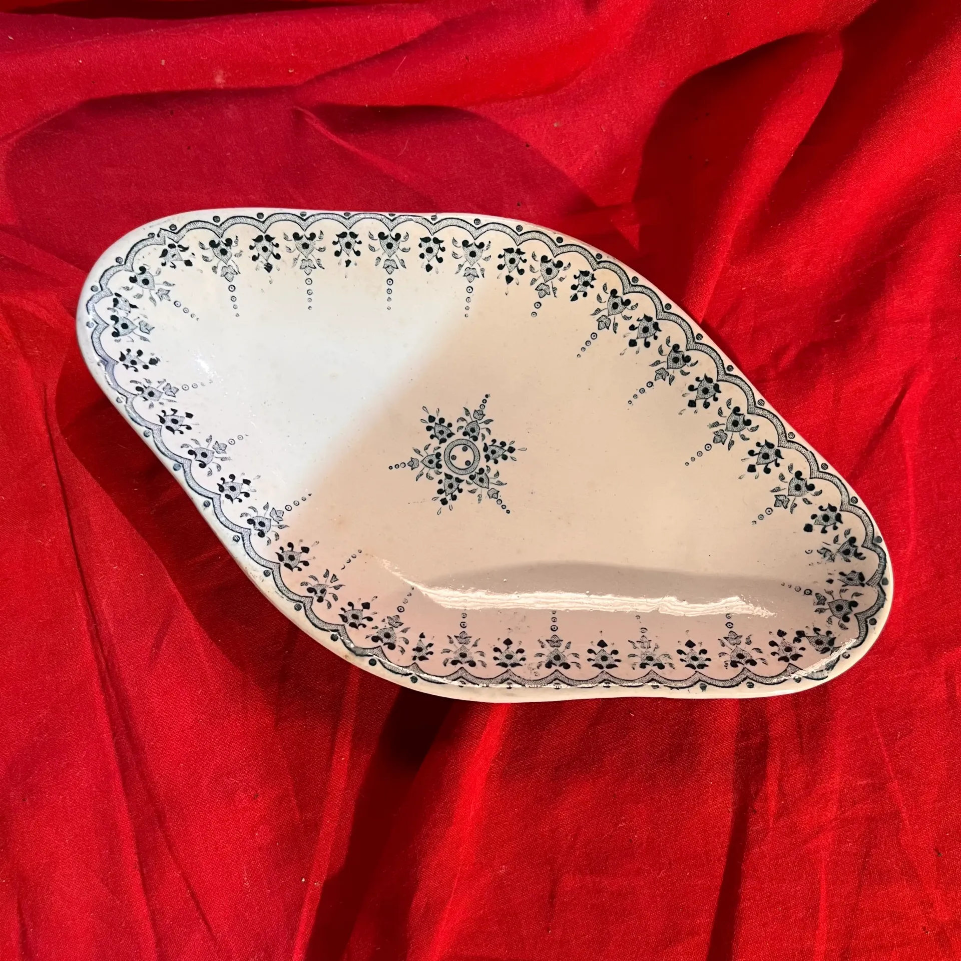 Plat Terre de Fer St Amand & Hamage – modèle Triomphe