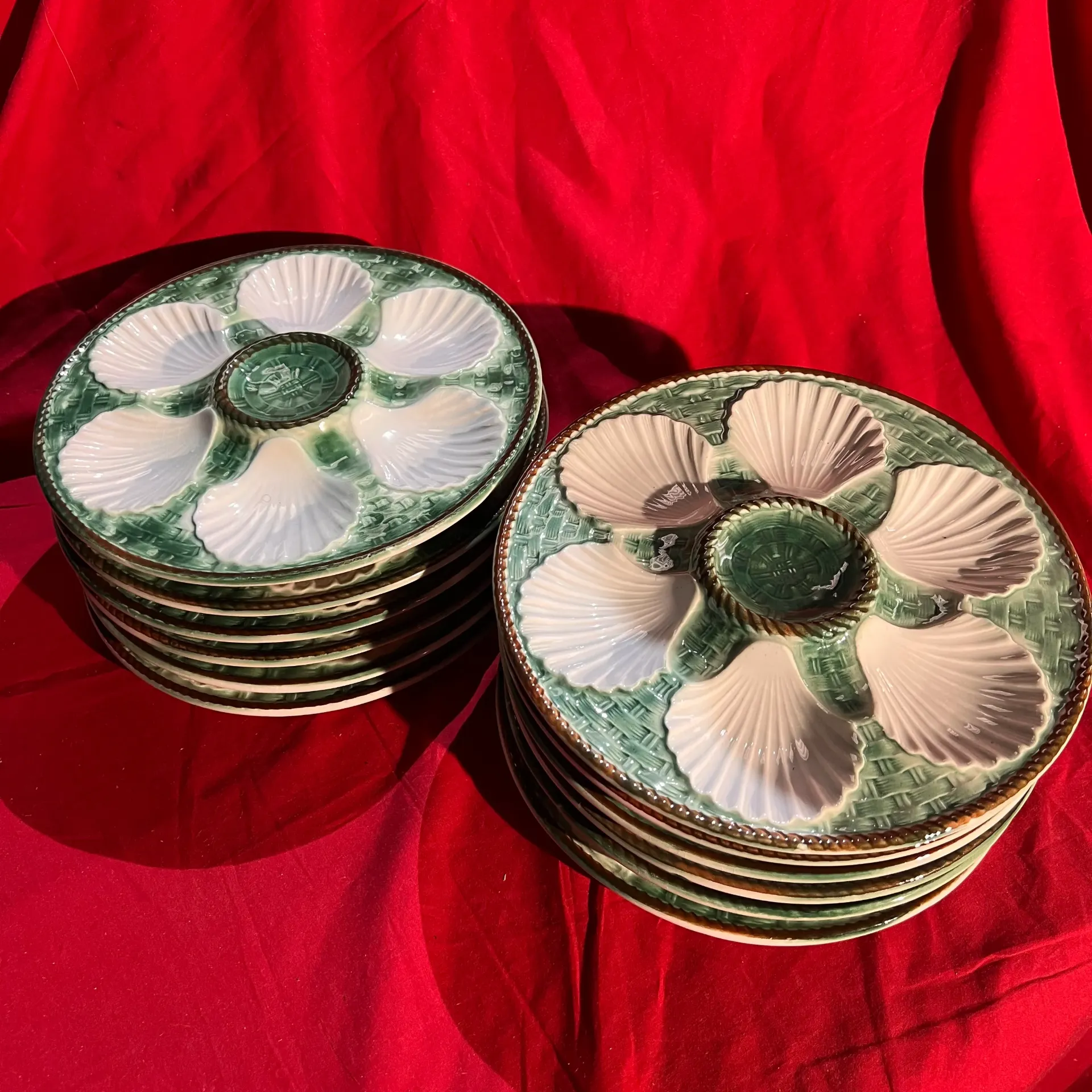 Belle série de 12 assiettes coquillage