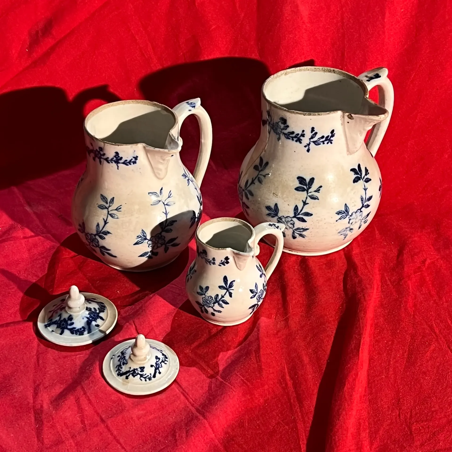Lot de 3 petits pichets en faïence terre de fer