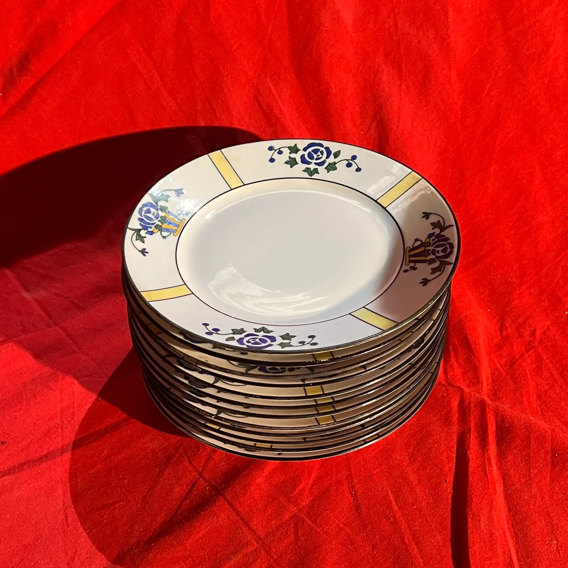 Belle série de 12 assiettes à dessert Limoges