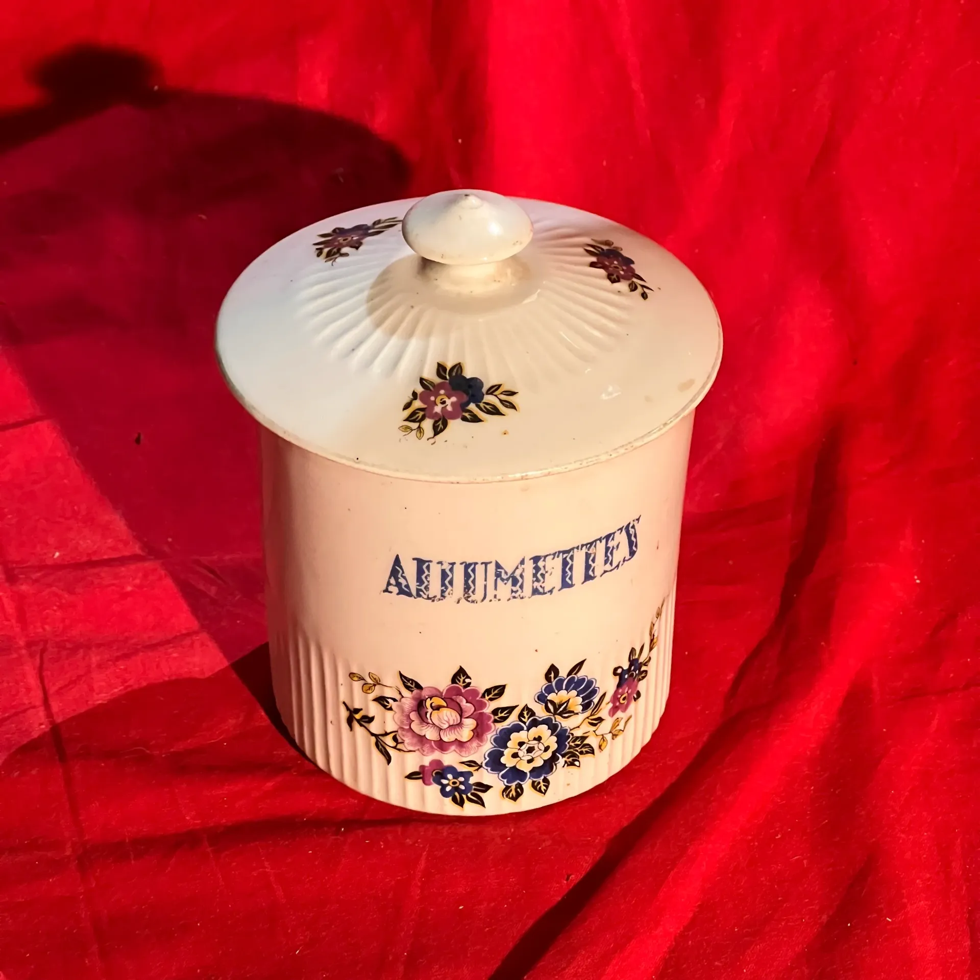 Bocal à allumettes avec couvercle