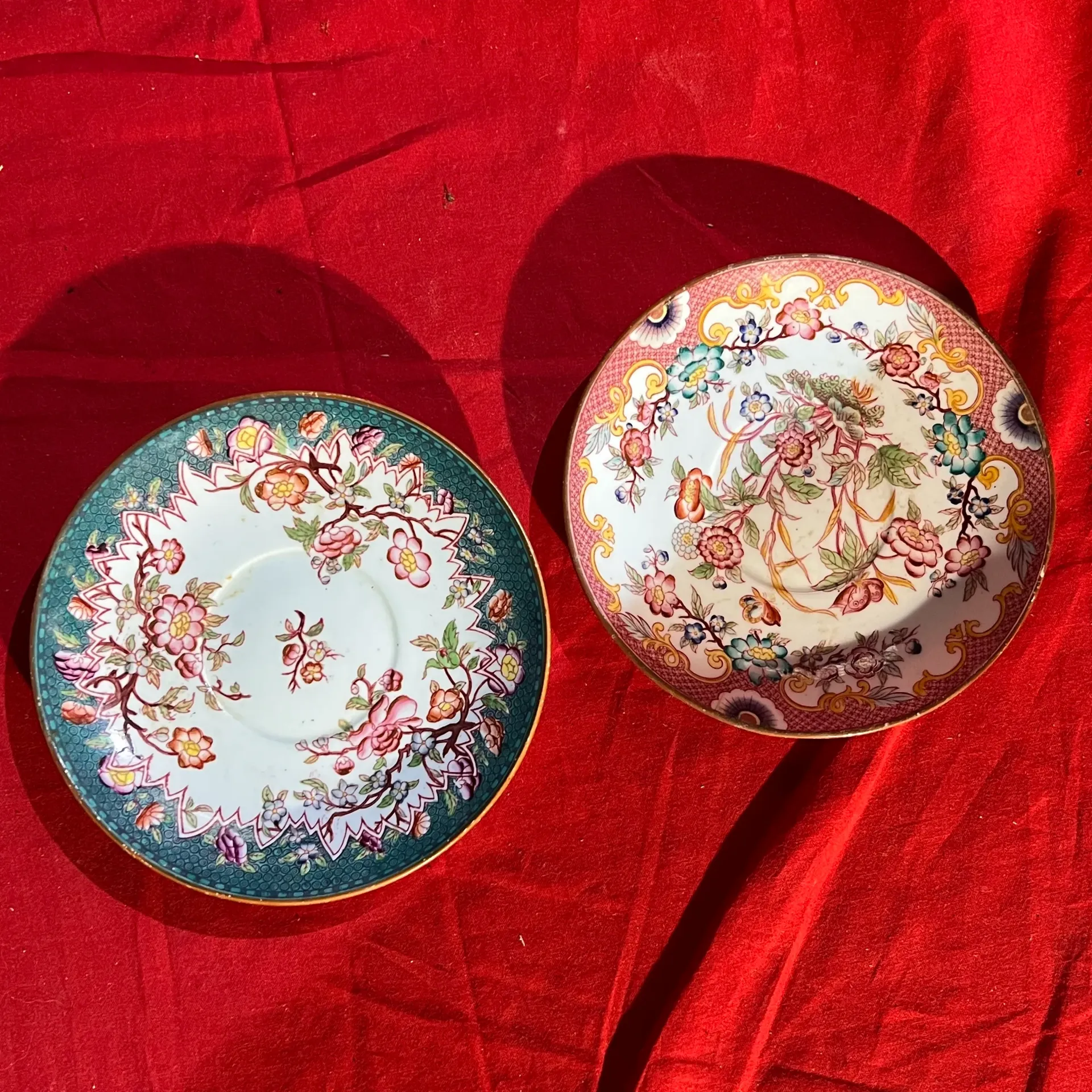Lot de 2 petites assiettes numérotées