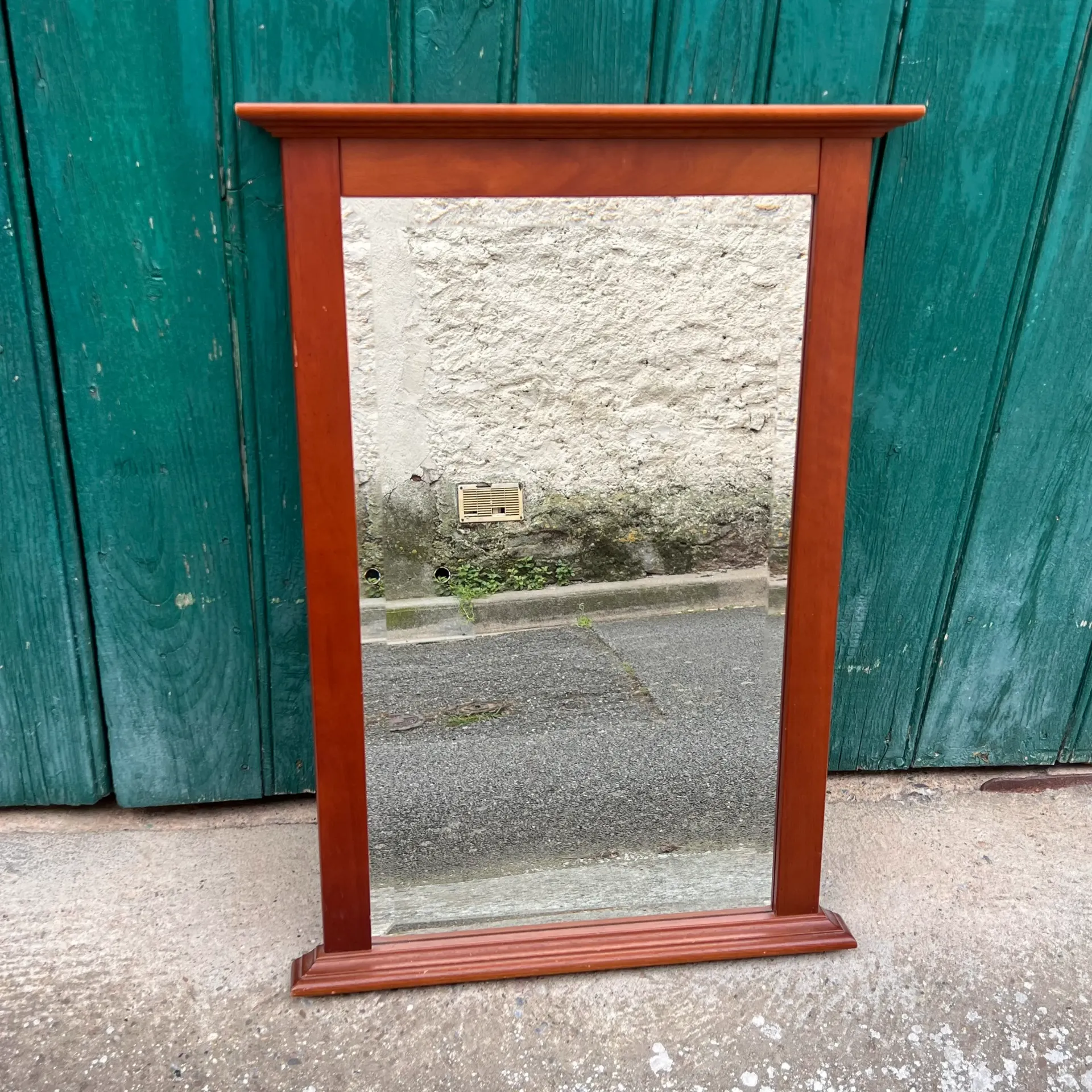 Grand miroir avec cadre en bois