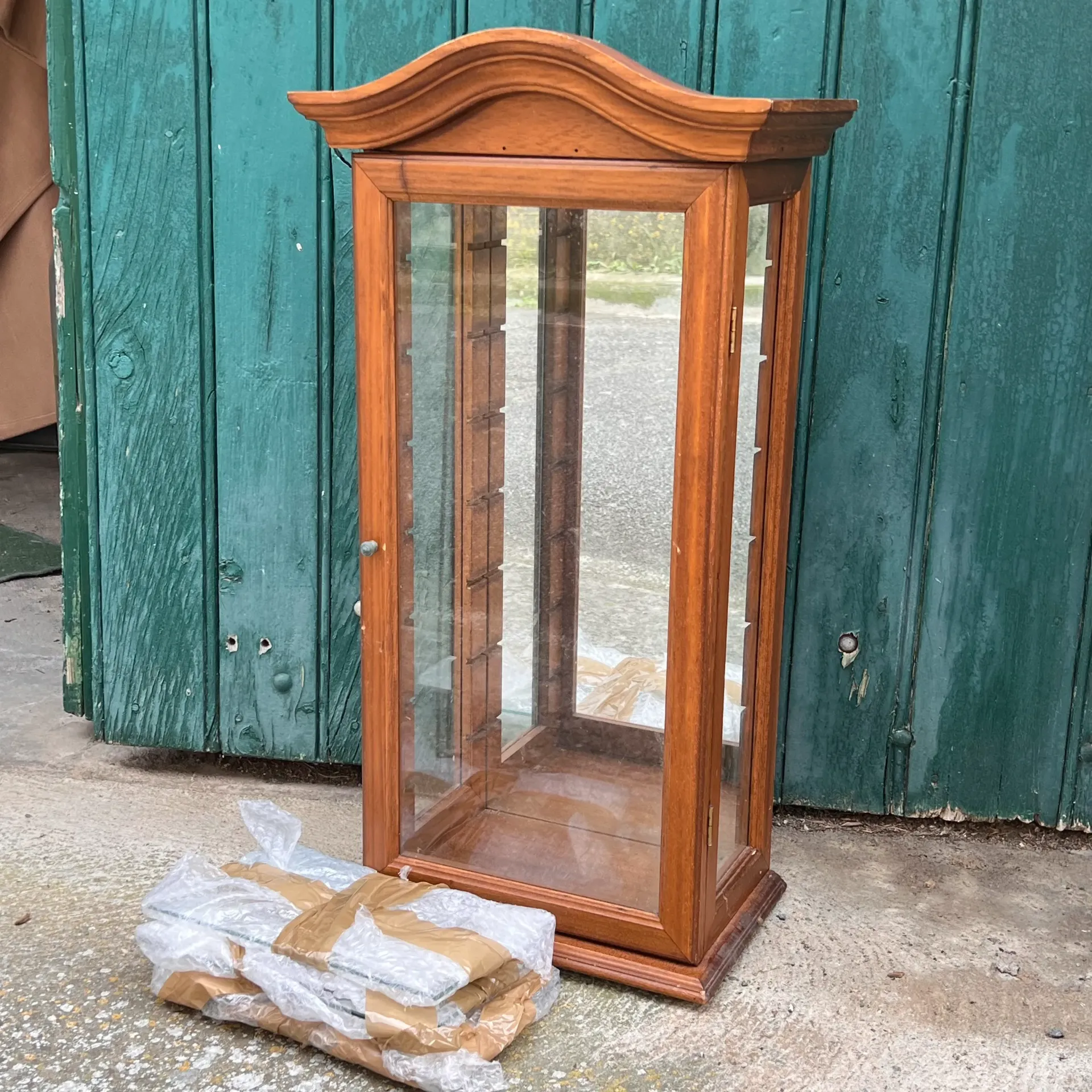 Cabinet mural en bois, verre et miroir