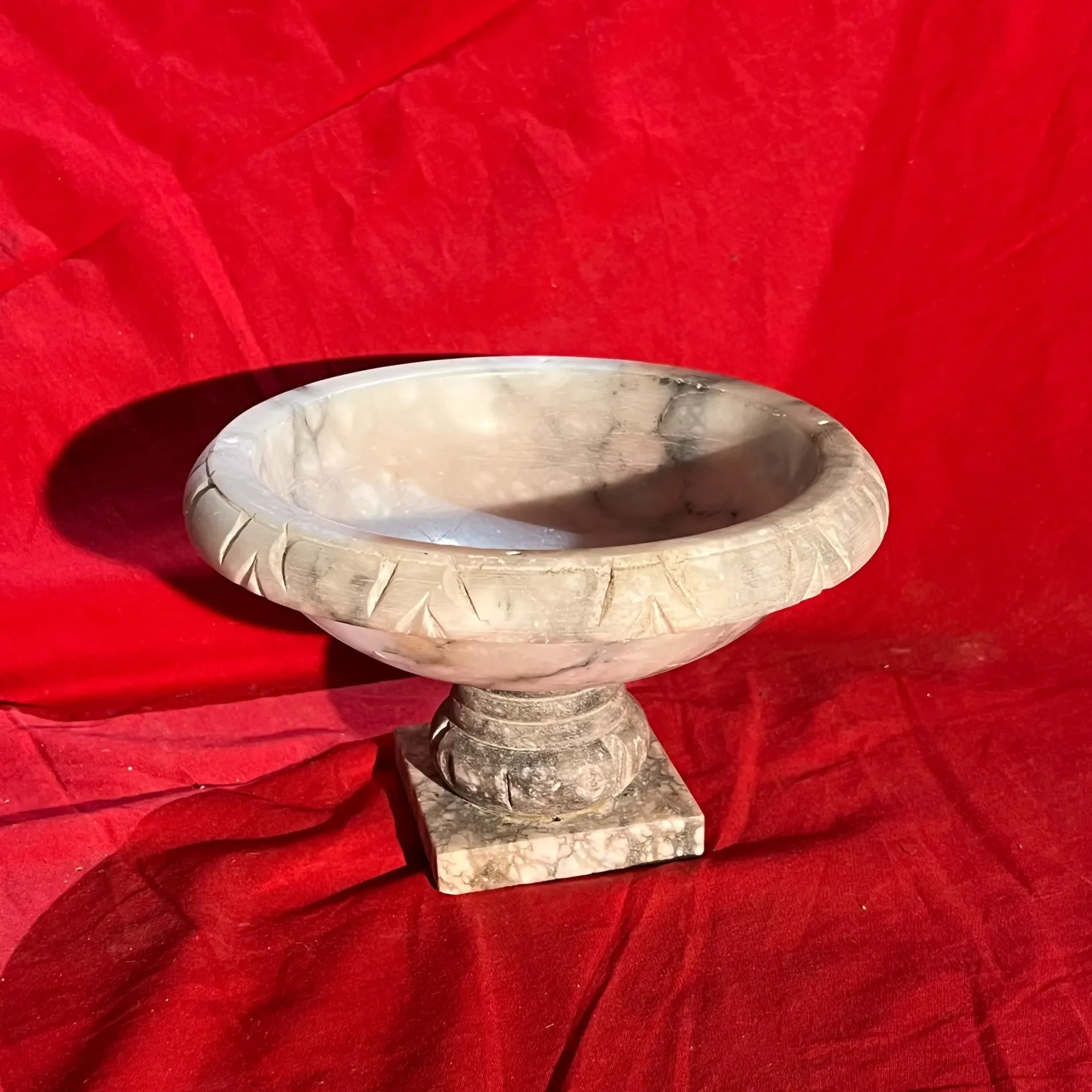 Petite coupe en albatre