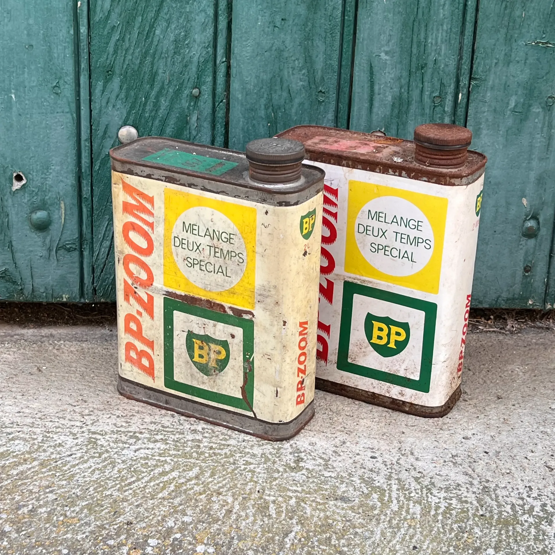Lot de deux bidons d’huile BP