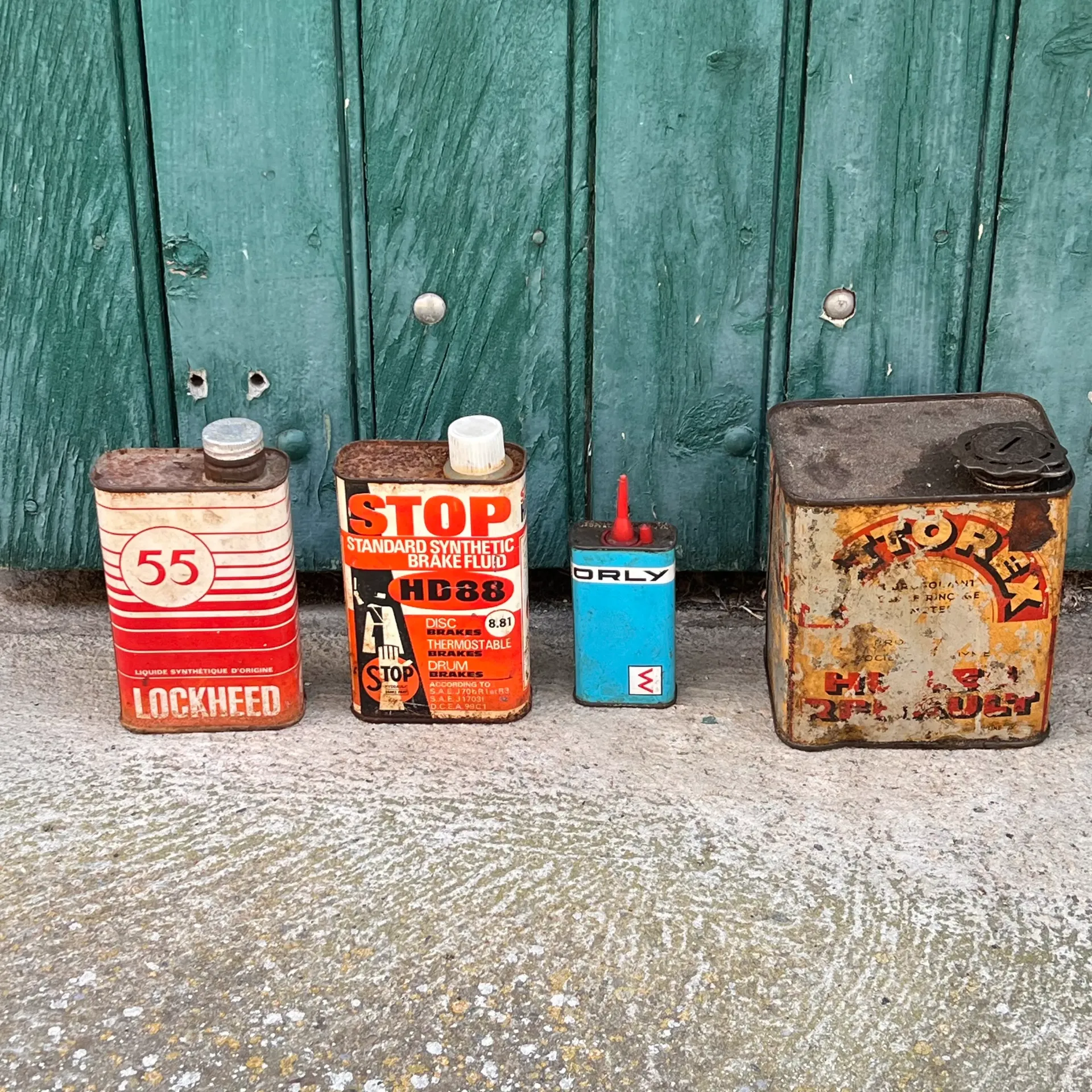Lot de 4 bidons d’huile divers