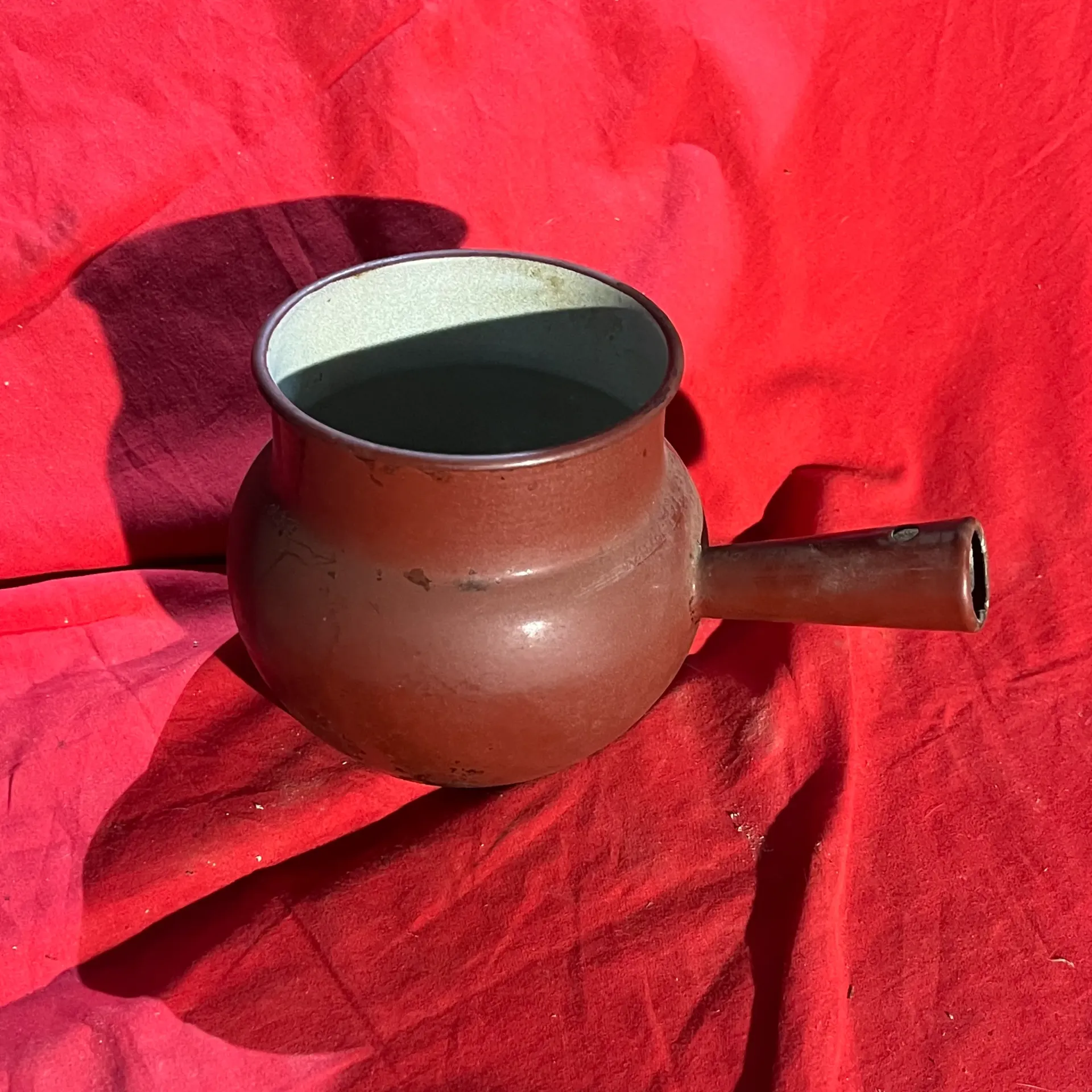Petite casserole émaillée ancienne