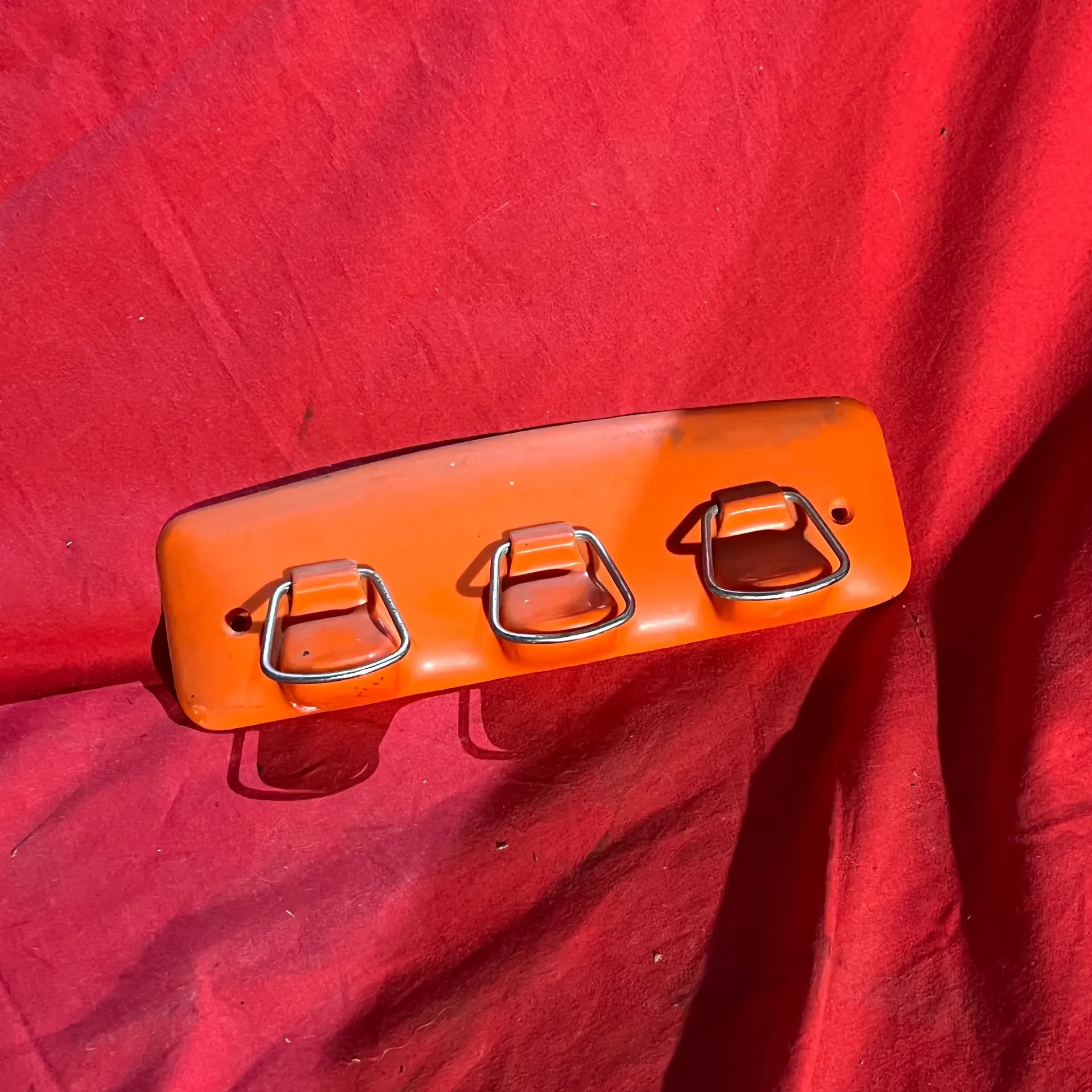 Accroche torchons orange Syla 1970