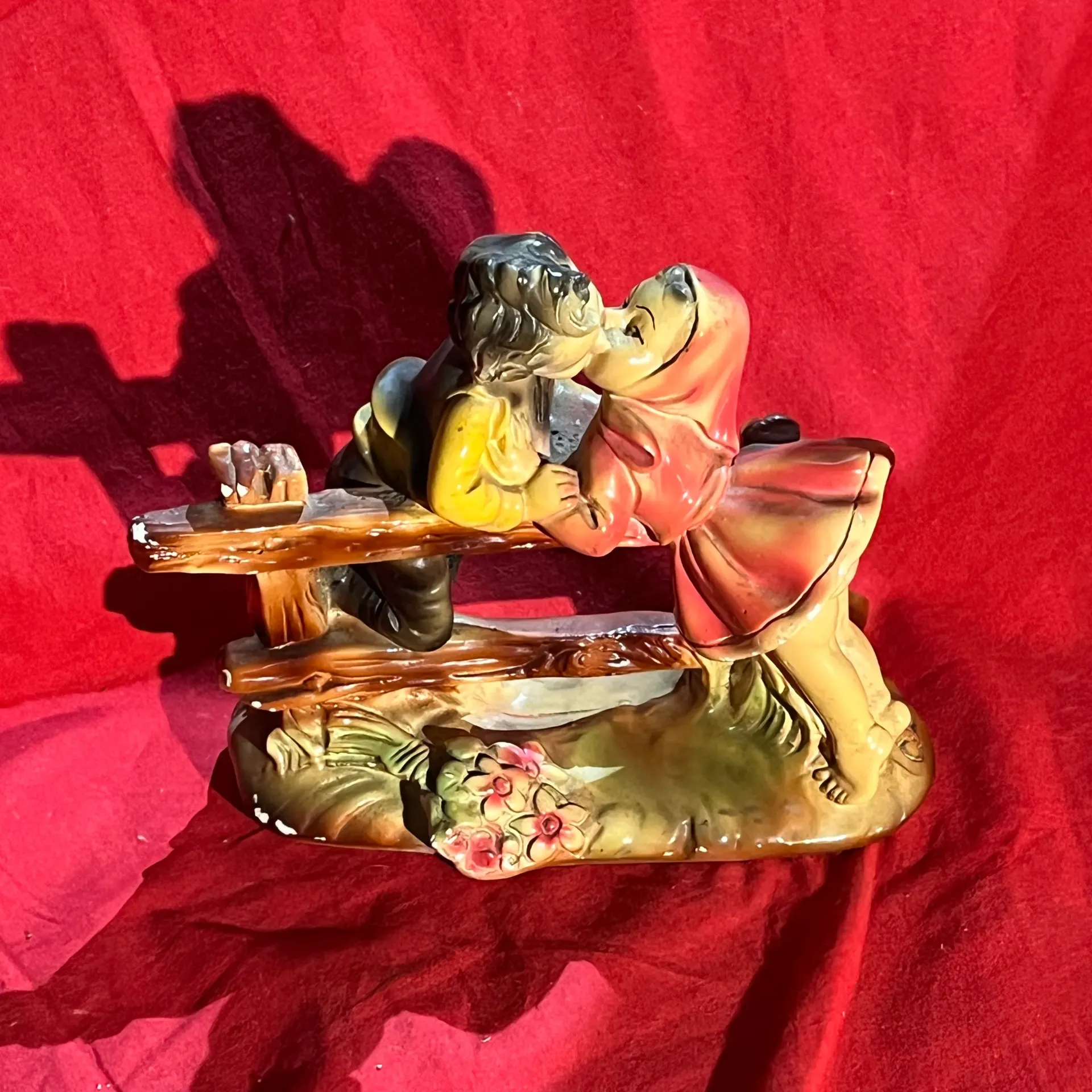 Statuette baiser signé CL
