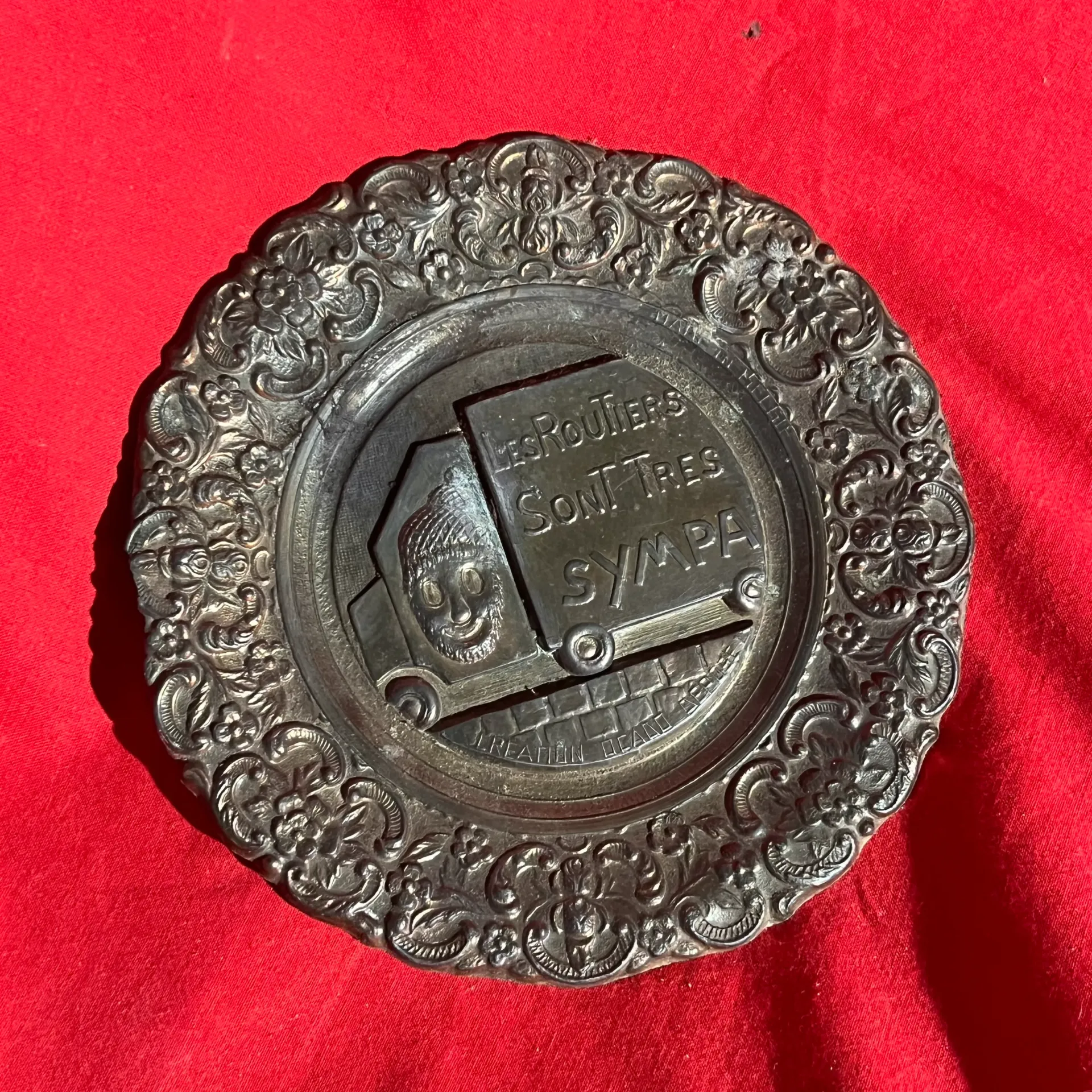 Plaque métallique décorative “Les routiers sont très sympa” en régule