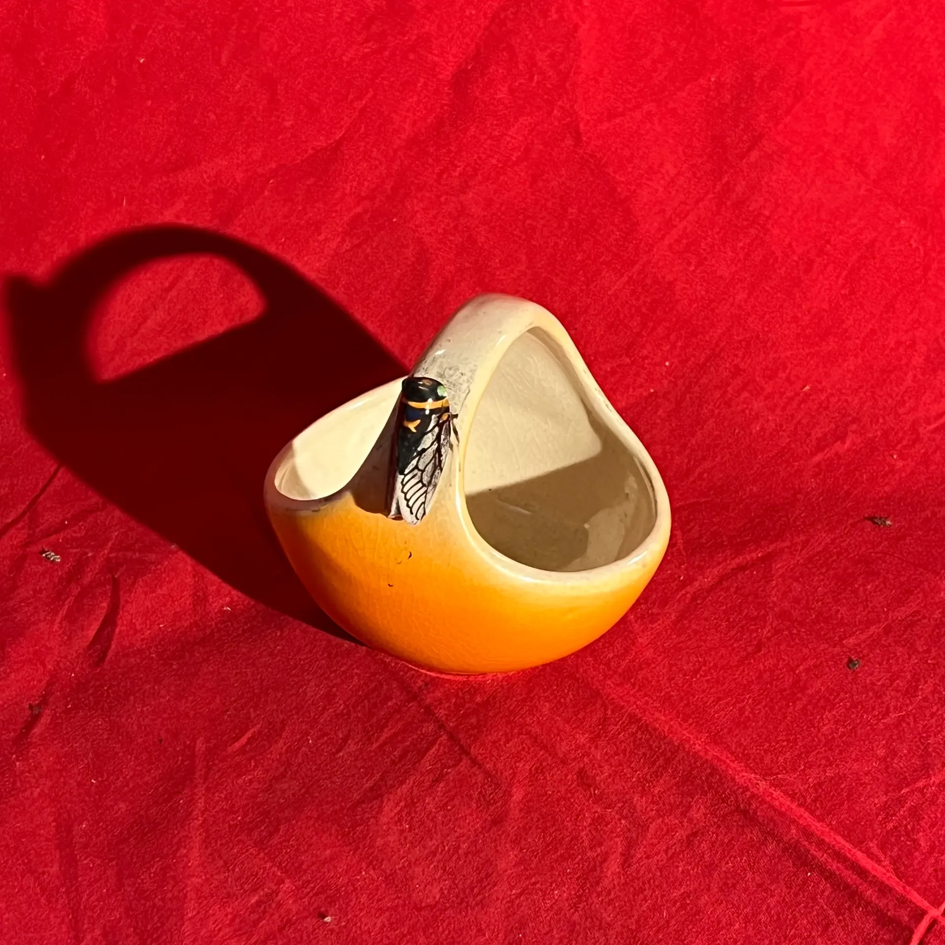 Petite coupe abeille