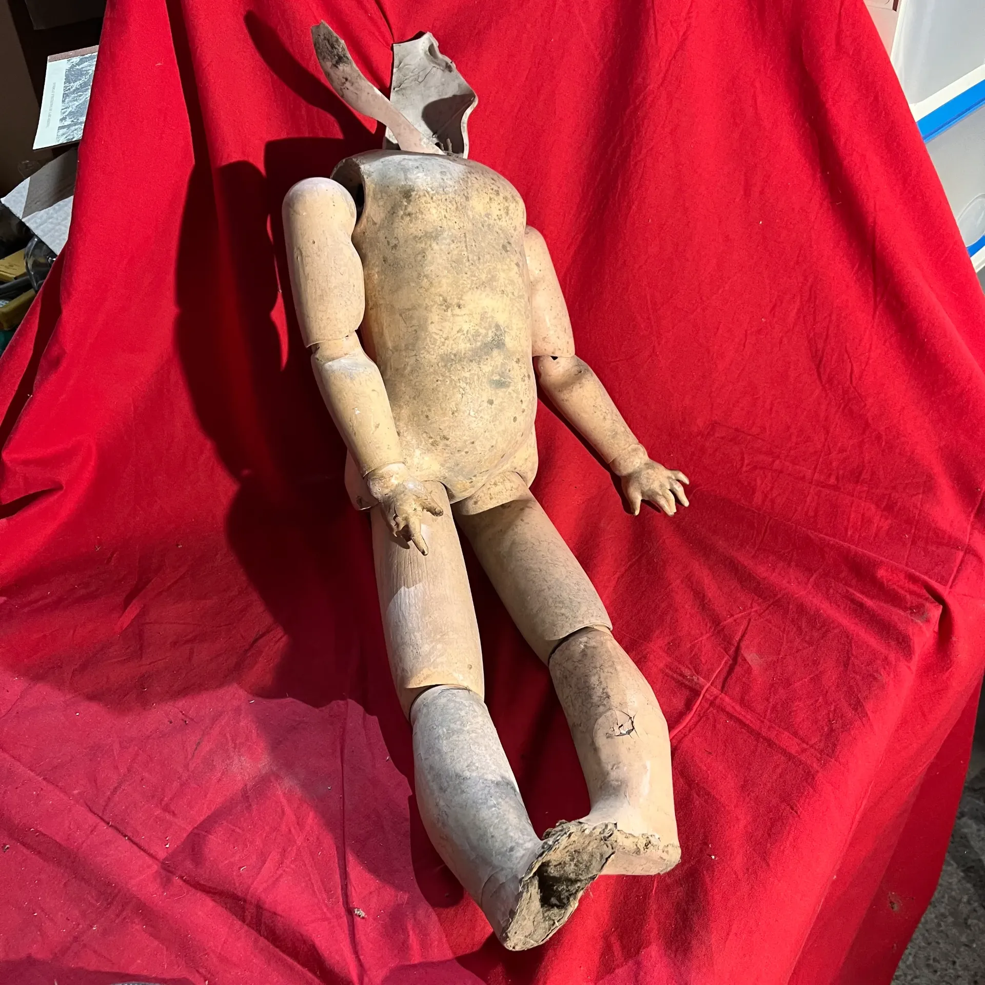 Poupée ancienne articulée sans tête