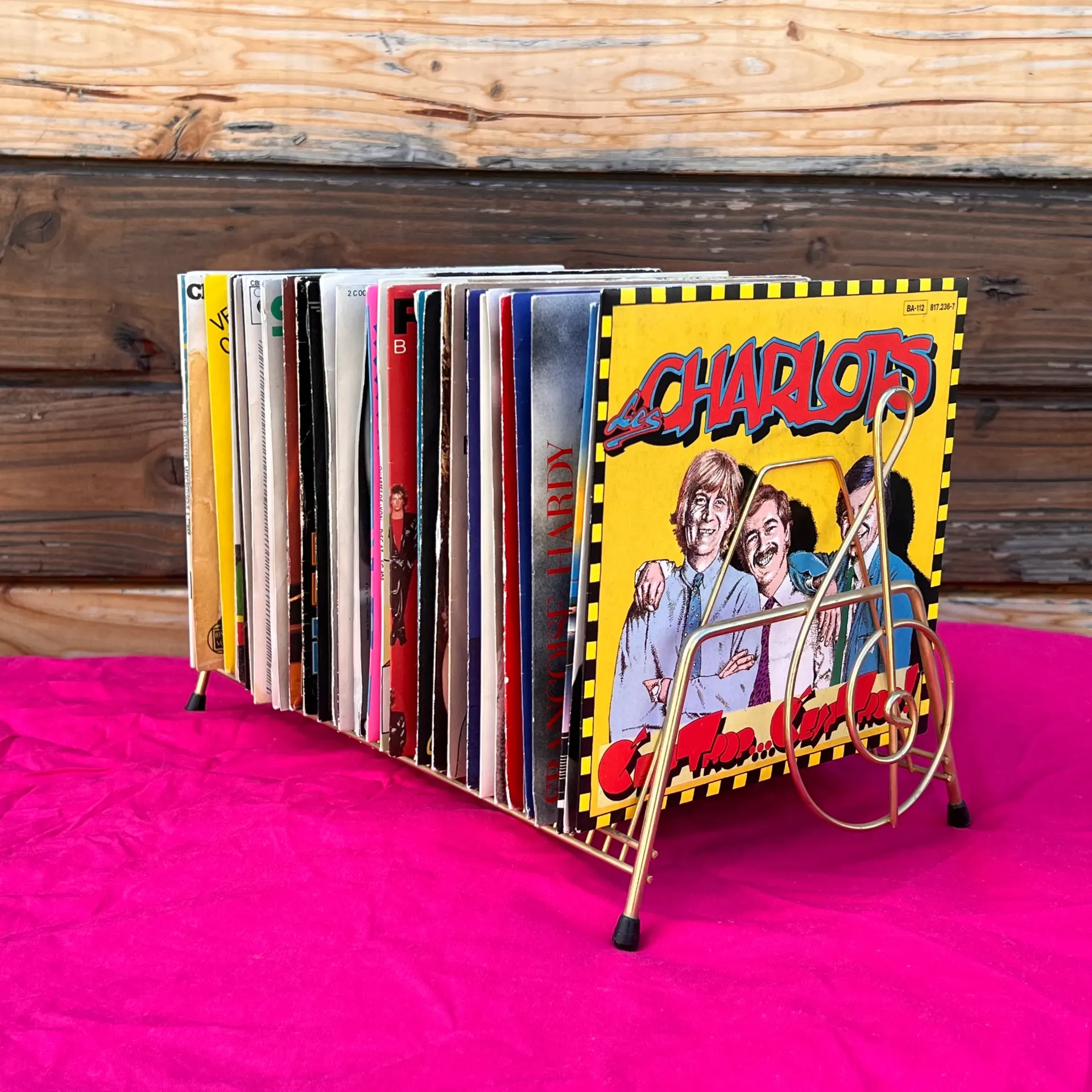 Lot jolie support en or et vinyles 45T