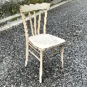 Chaise bois vintage blanche – style ancien patiné