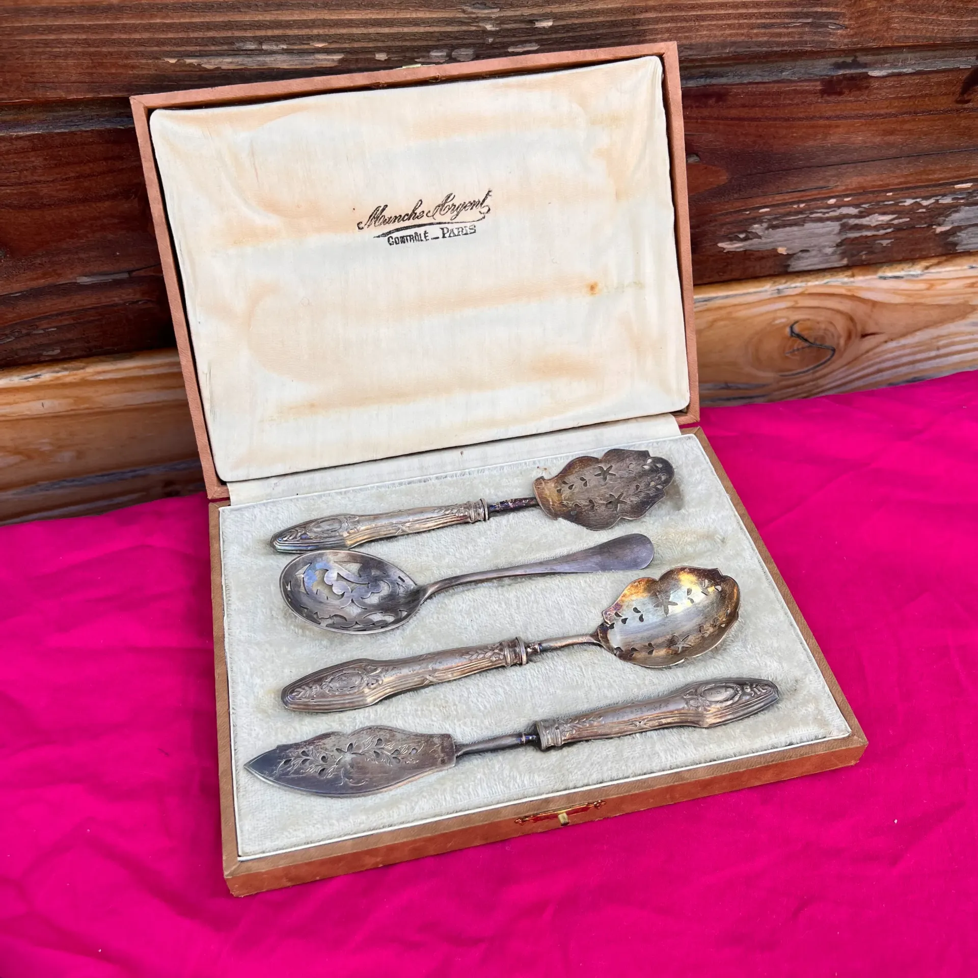 Belle ménagère, service à dessert ancien