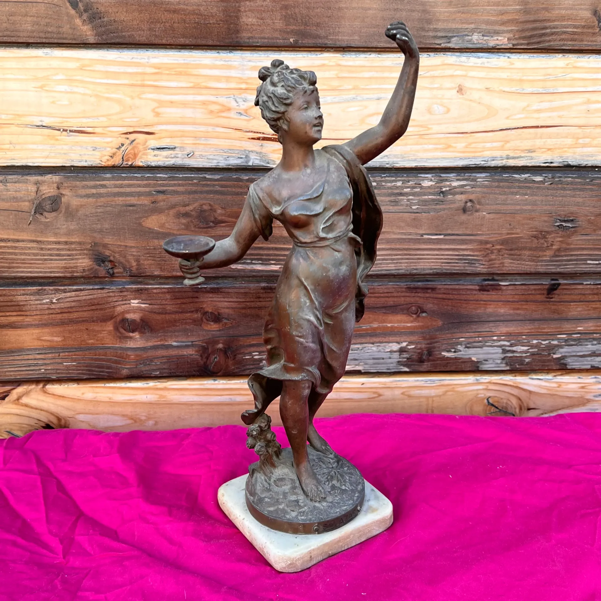 Statue féminine style Art Nouveau en régule patiné