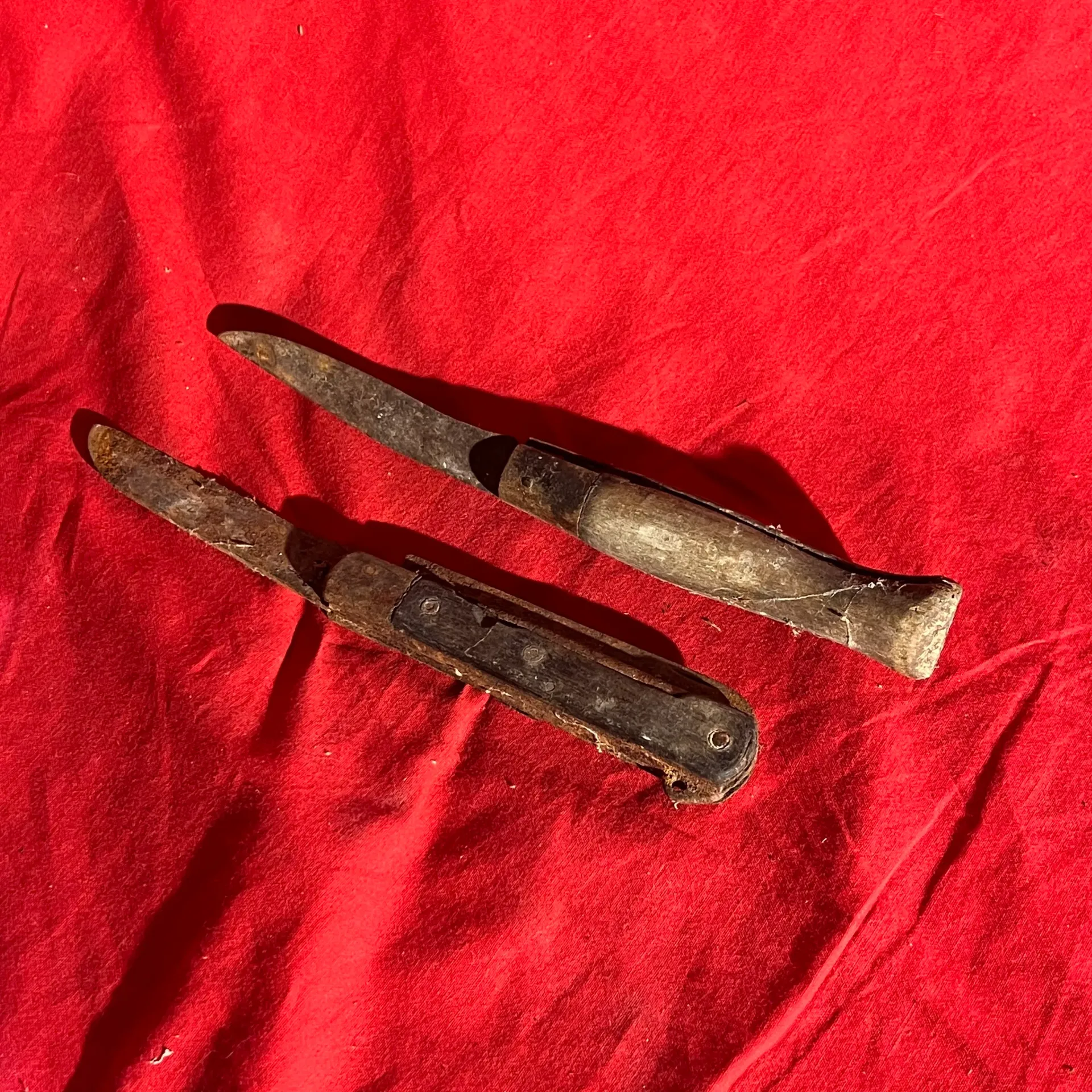 Lot de 2 couteaux anciens type Opinel