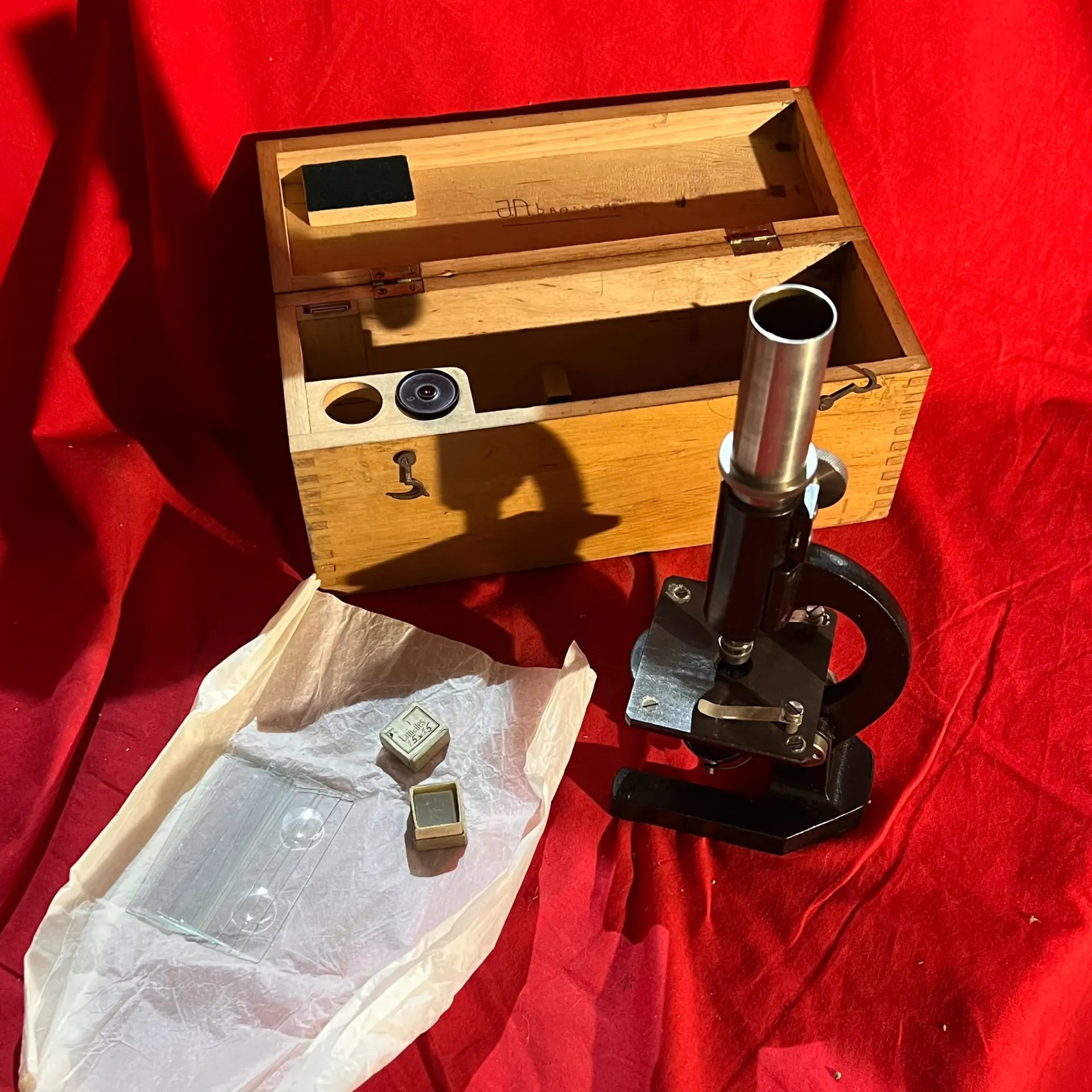 Microscope dans sa boite en bois