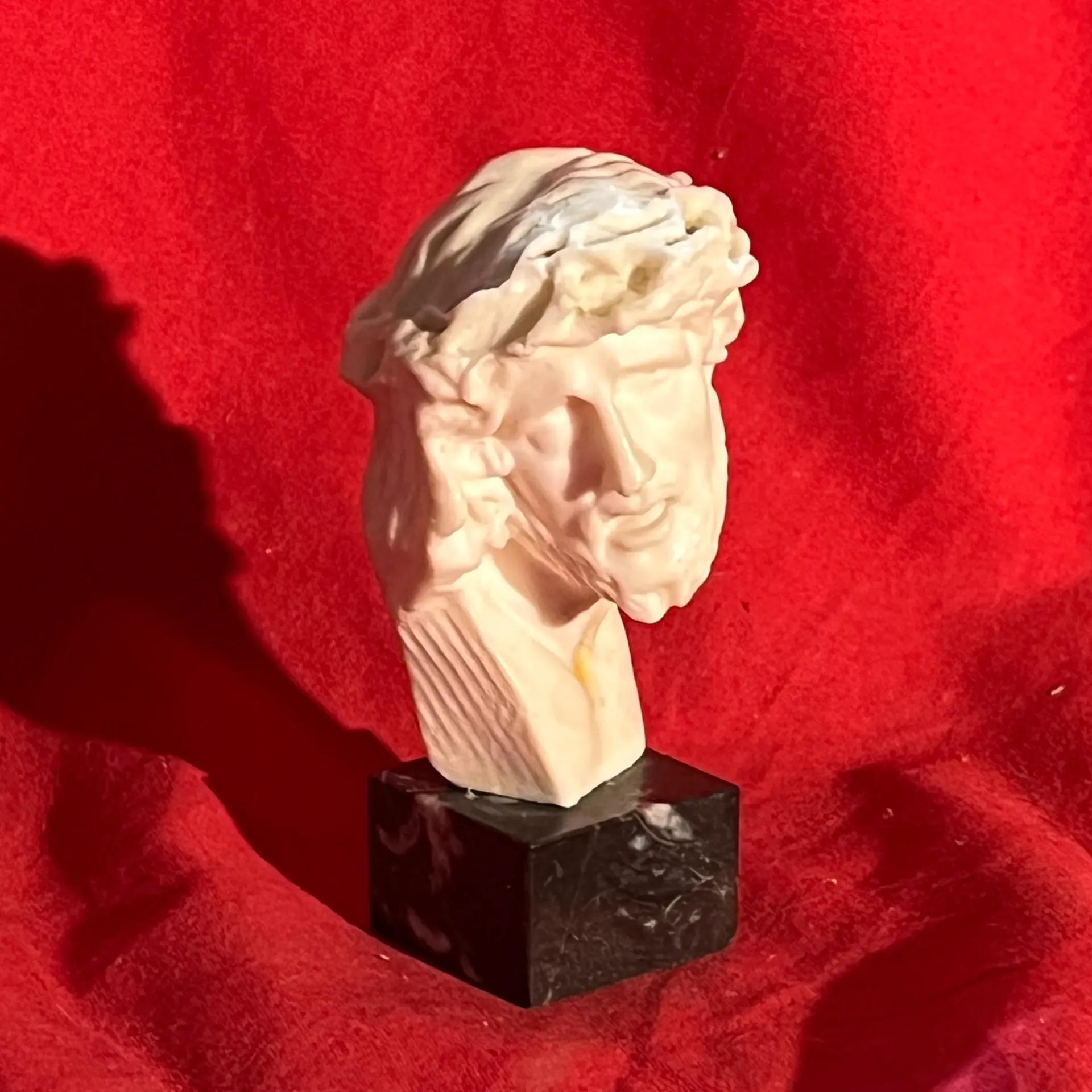 Petite sculpture Christ en albatre