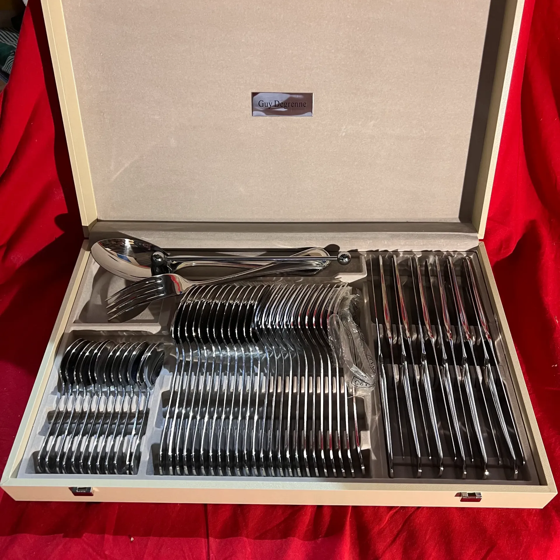Coffret ménagère service complet inox Guy Degrenne