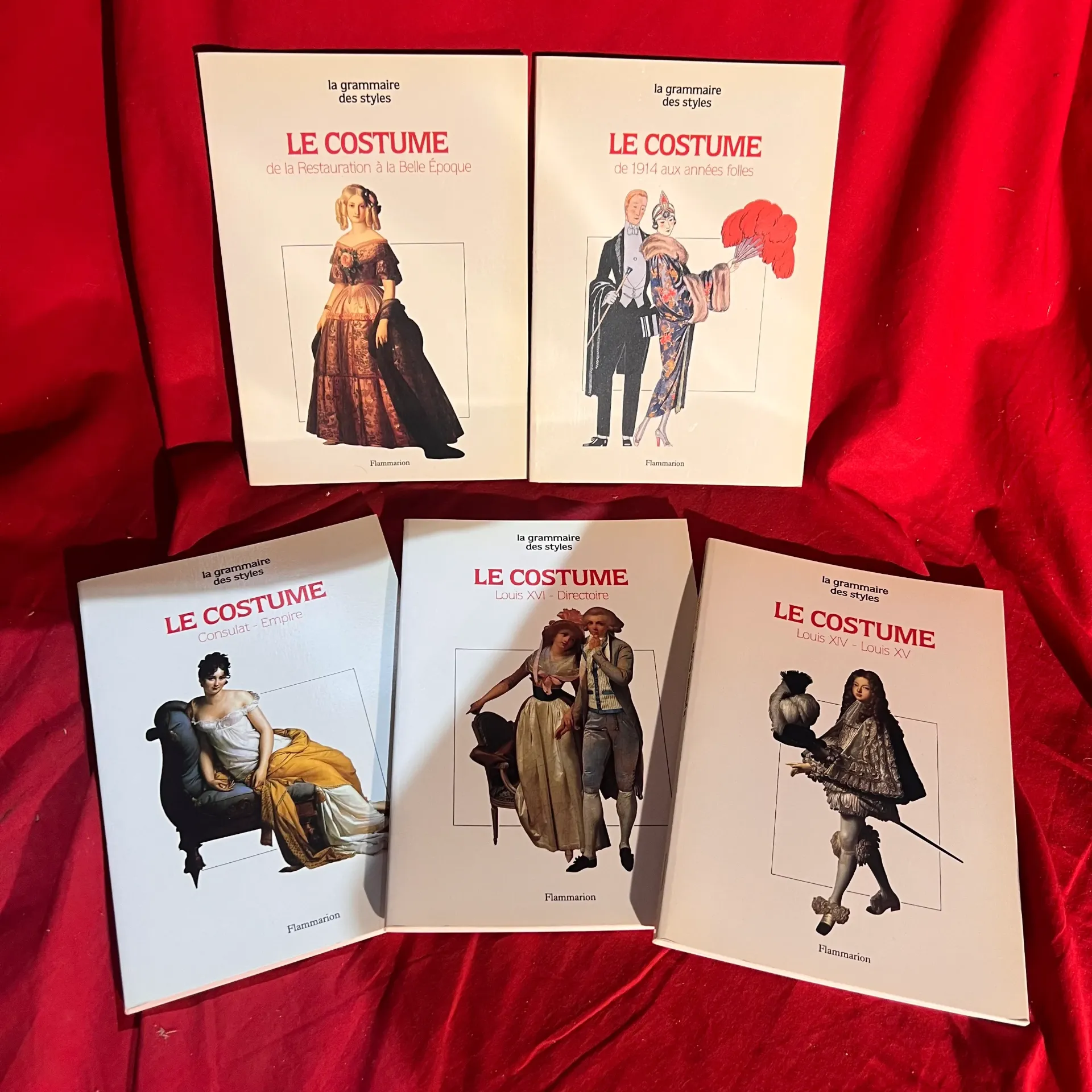 Lot de 5 petits livres Le Costume