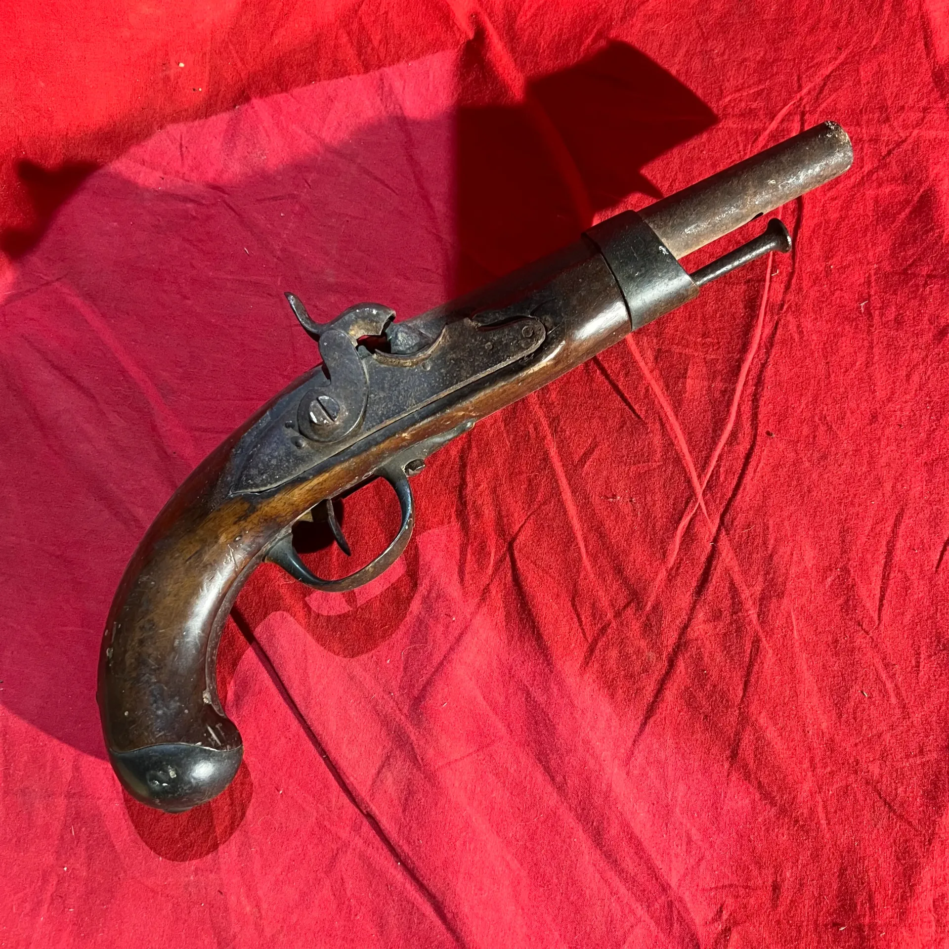 Pistolet ancien de collection type réglementaire (1860 environ)