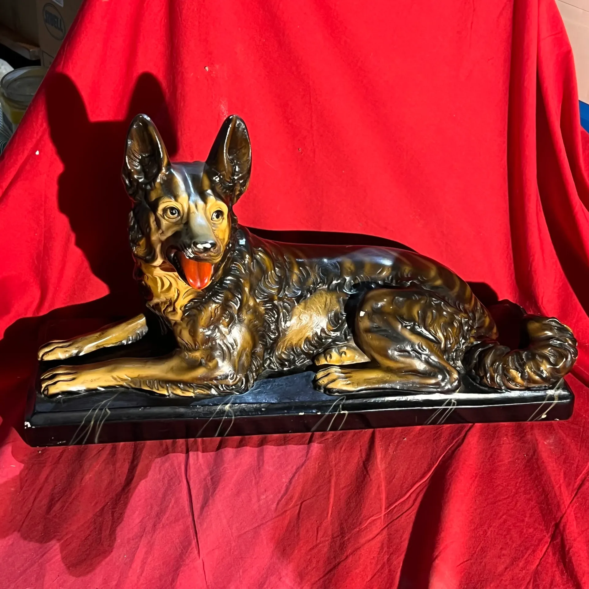 Statue chien (berger allemand) en platre vernis