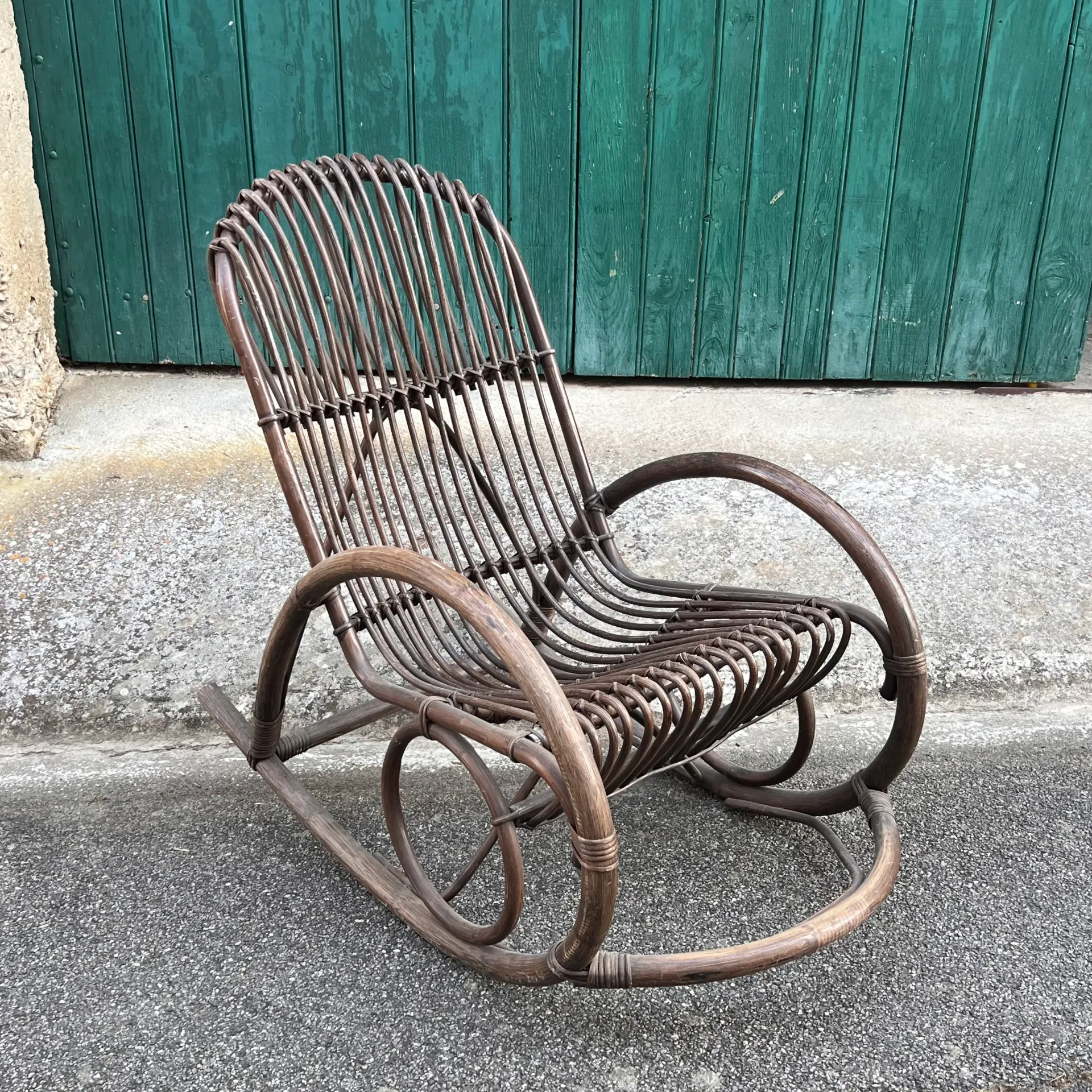Rocking chair - chaise à bascule en rotin