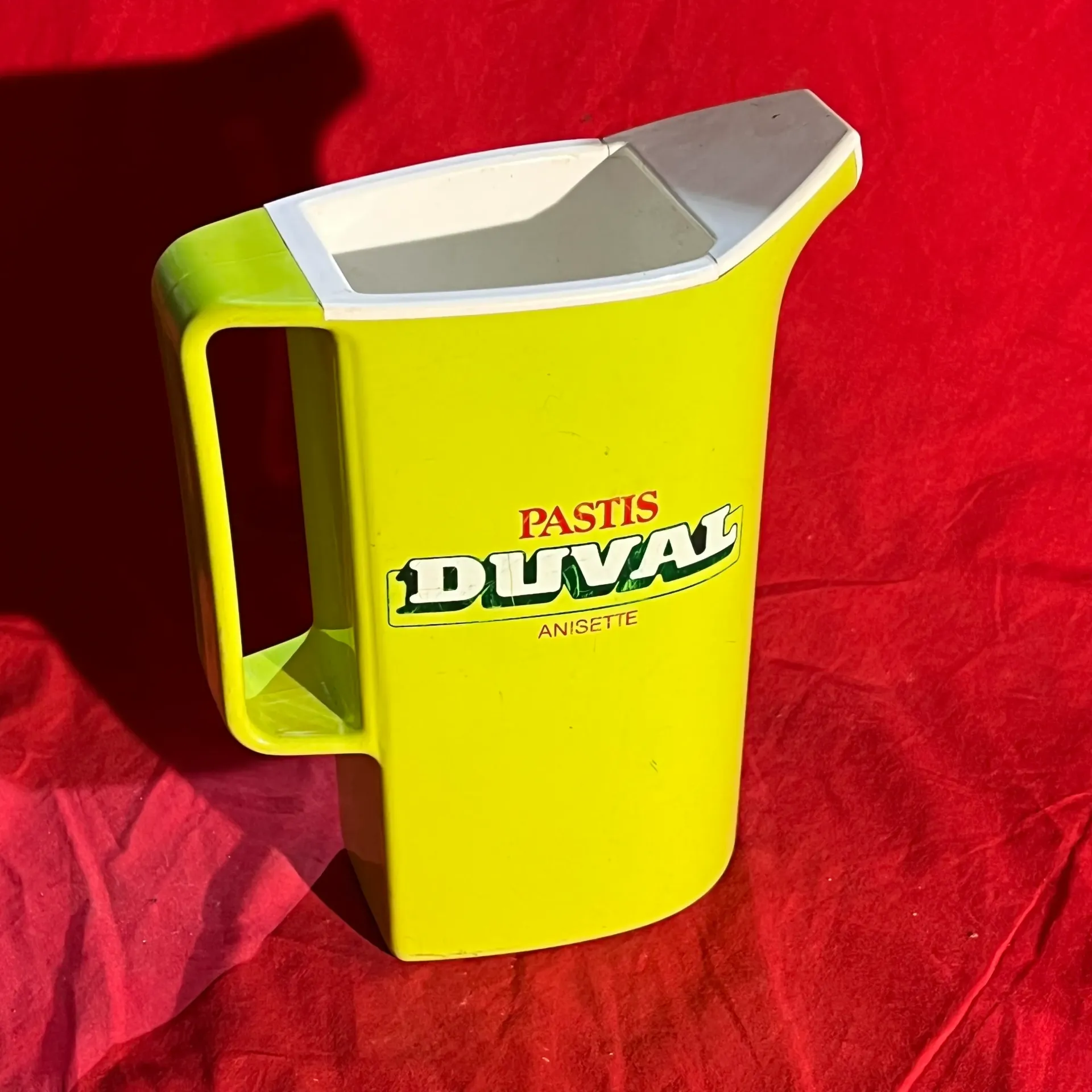 Cruche en plastique publicitaire Pastis Duval Anisette vert pomme