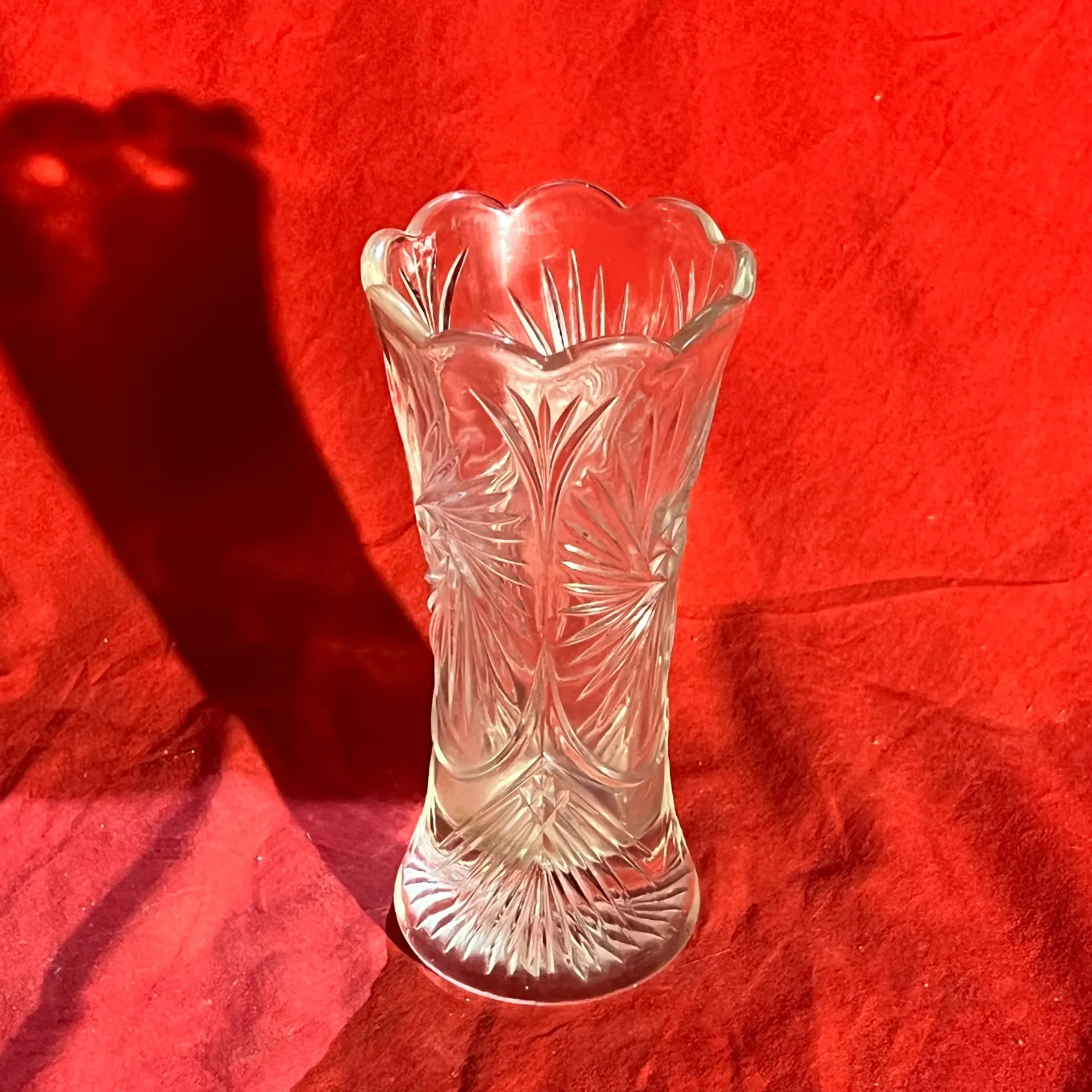 Petit vase en verre avec motifs