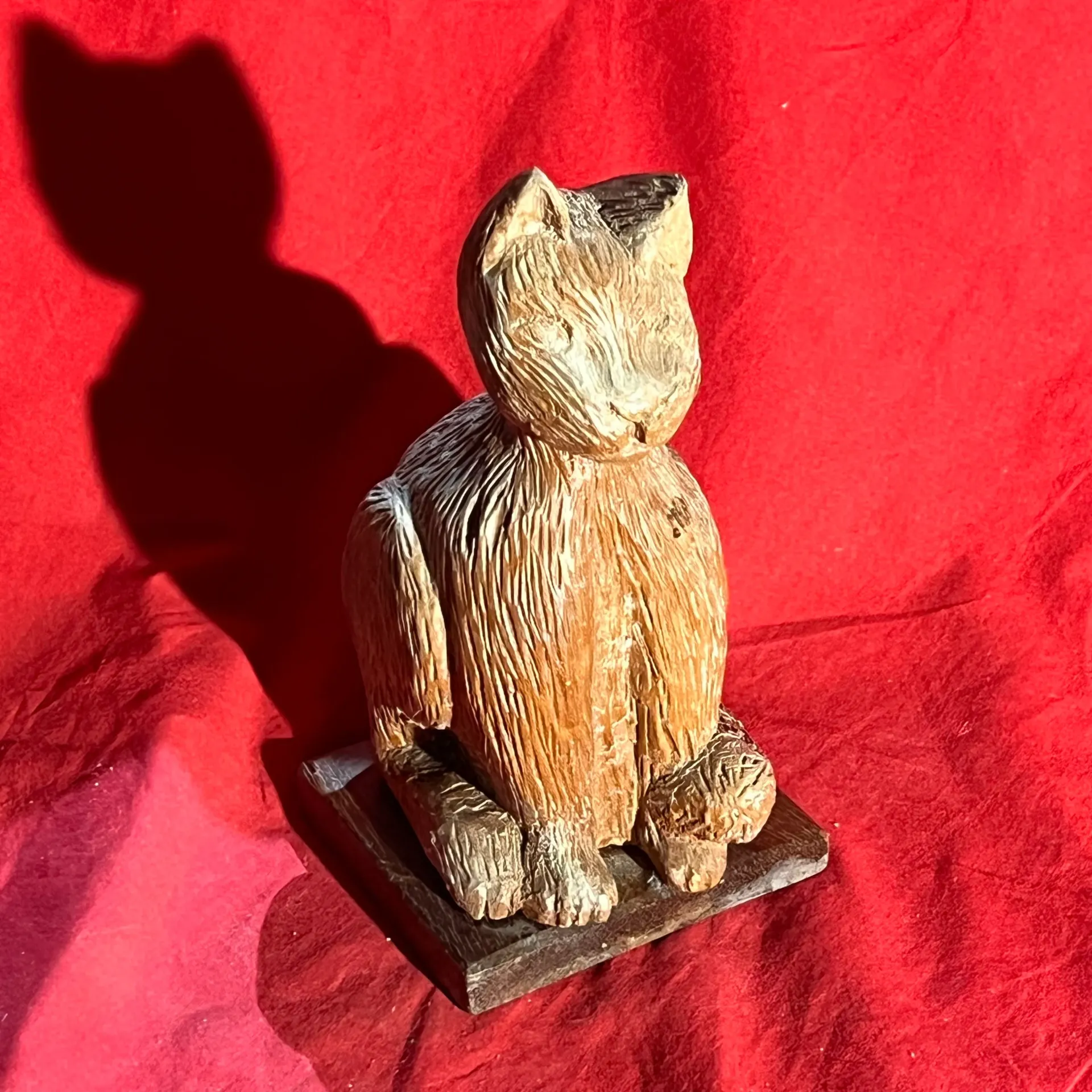 Sculpture en bois chat