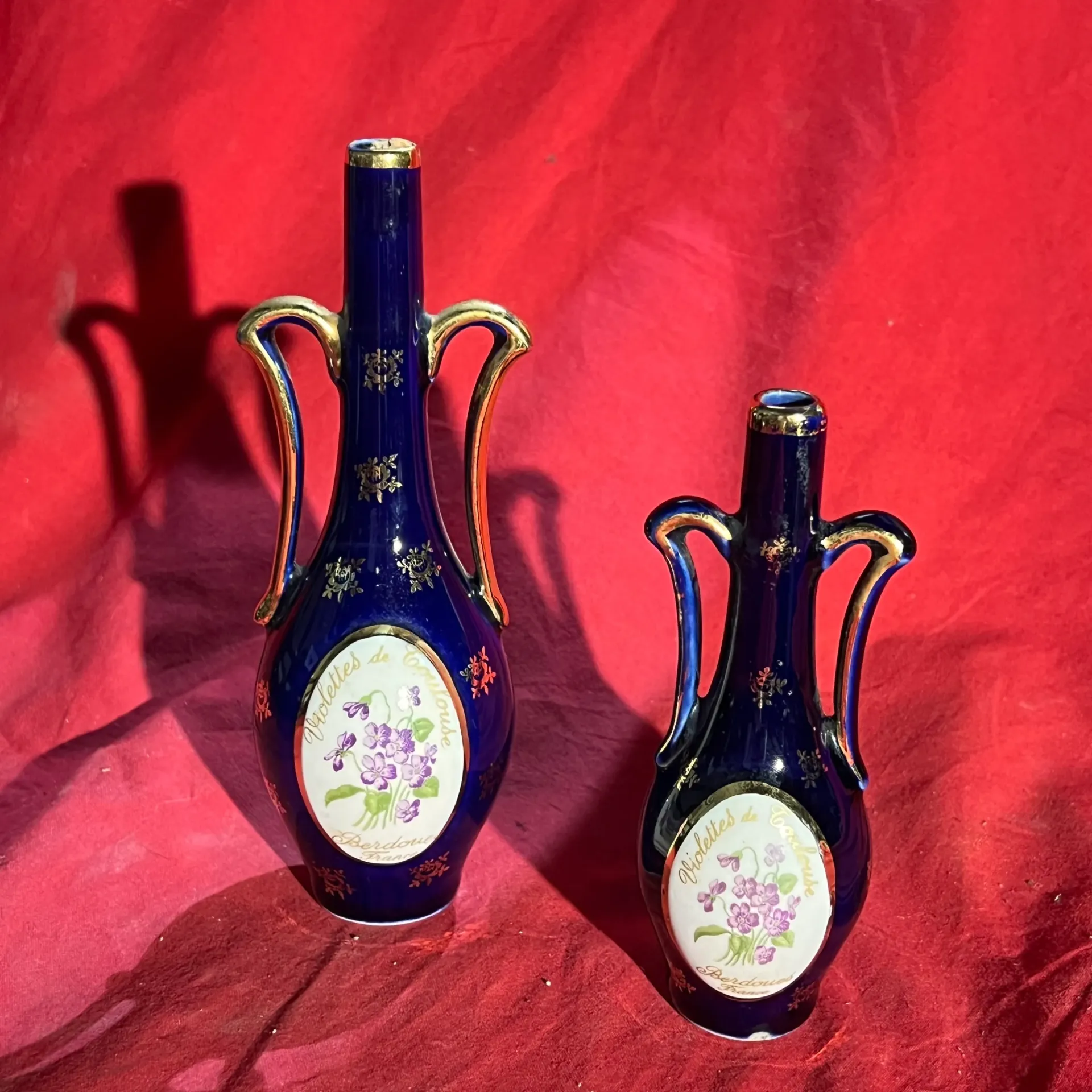 Lot de 2 minis jarres bleu marquage “Violettes de Toulouse, Berdoues France”