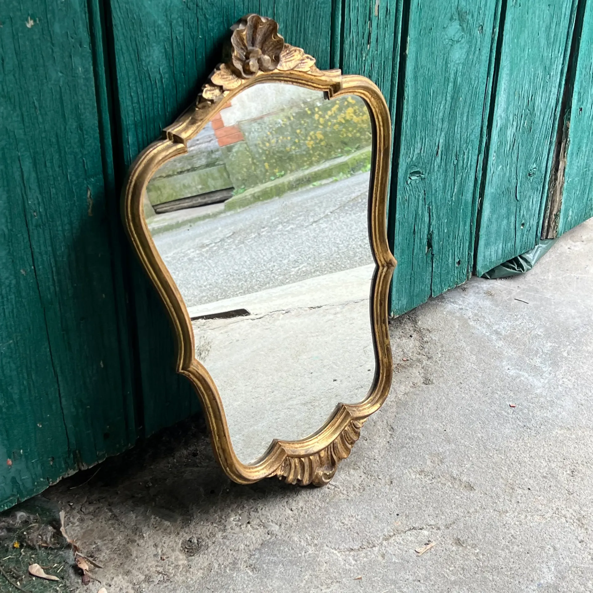 Miroir baroque mural doré vintage – cadre travaillé