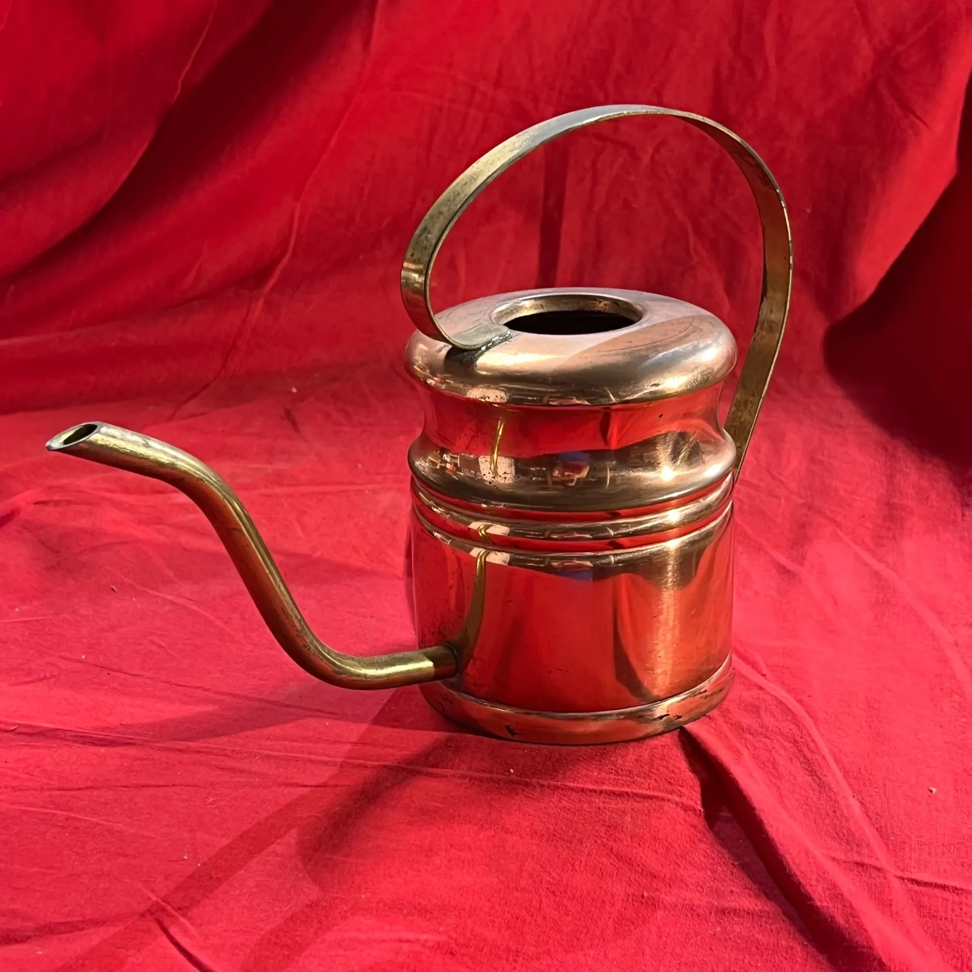 Petit arrosoir en cuivre décoratif vintage